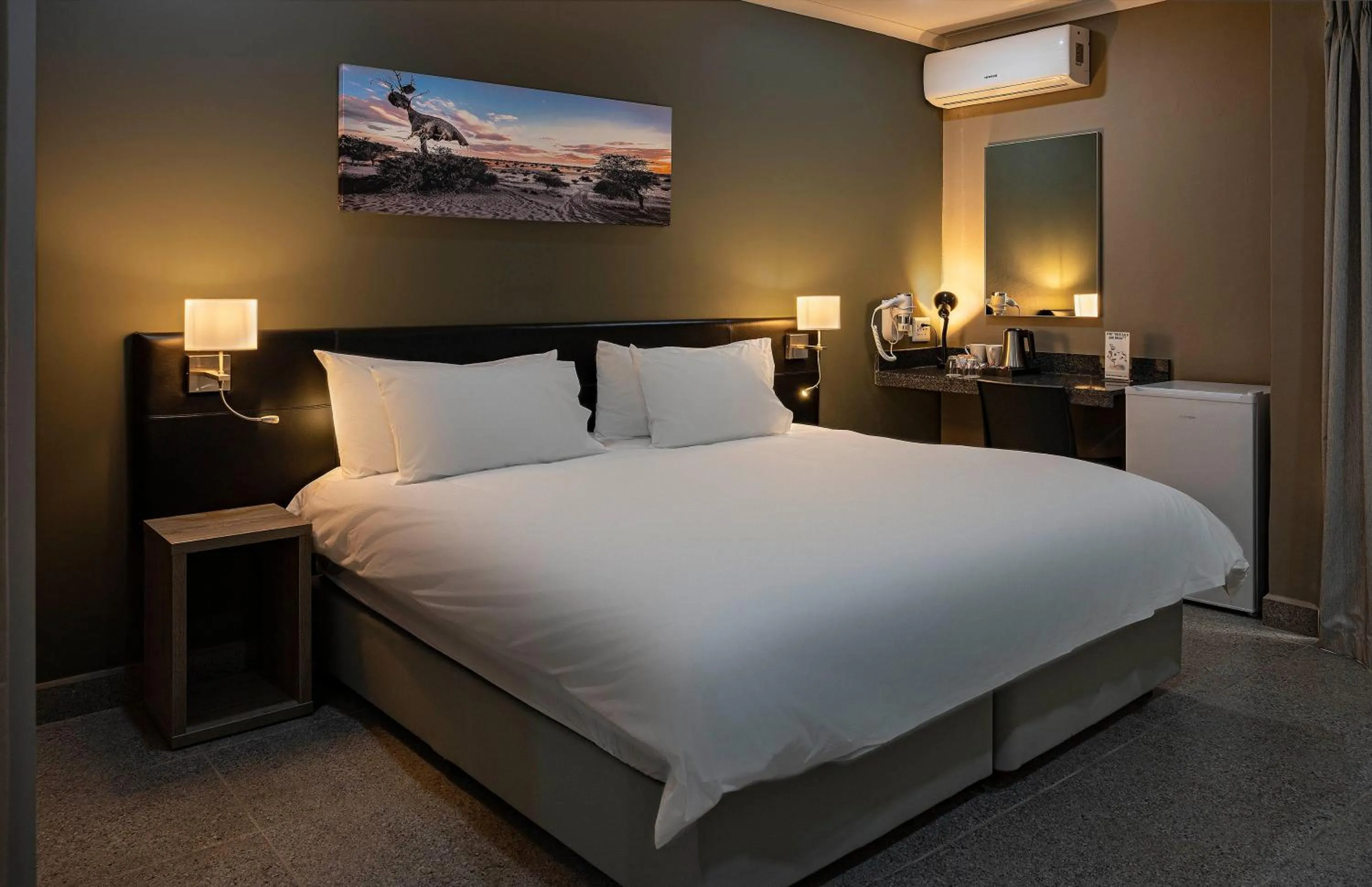 Bedroom, Bed in Upington Inn