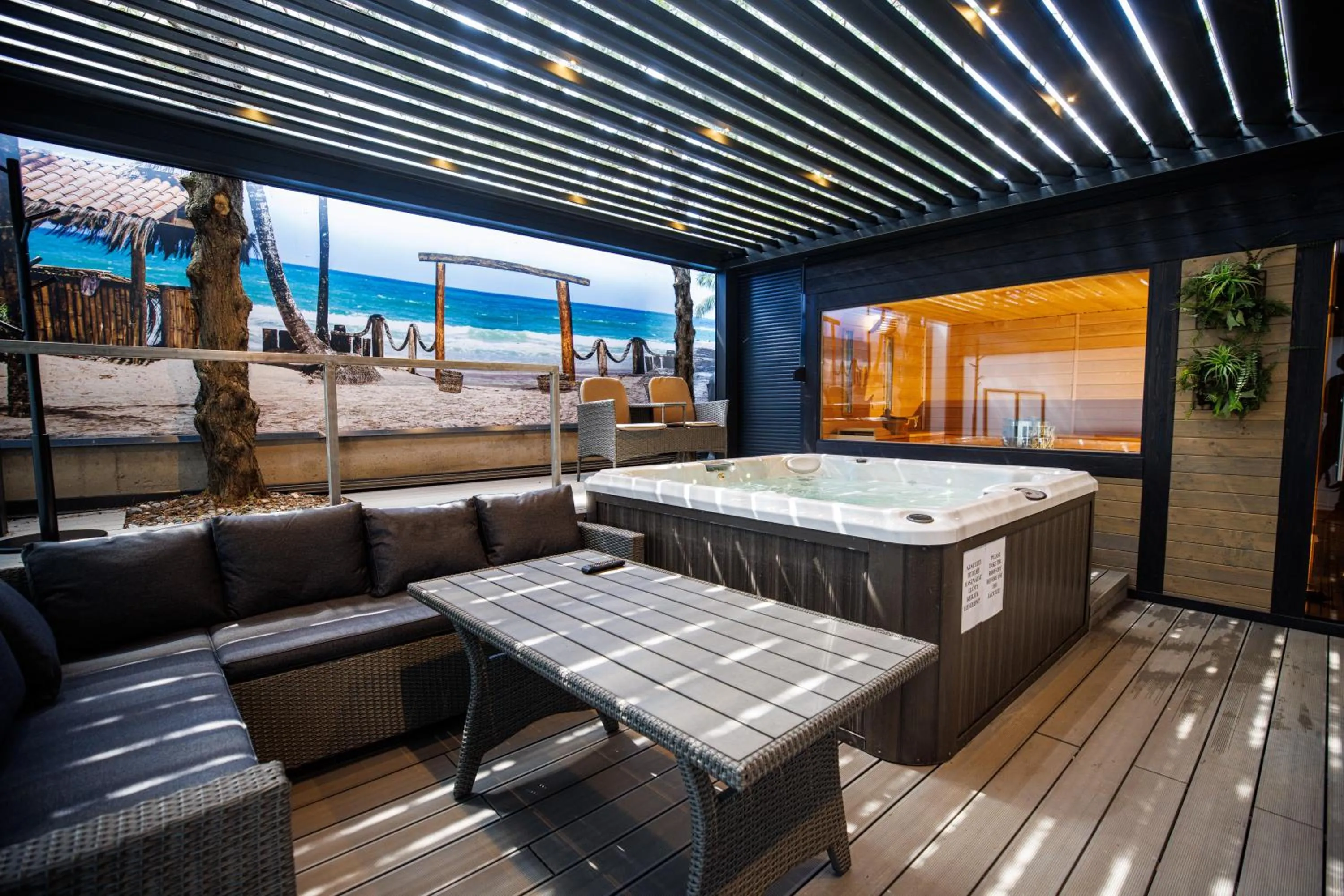 Hot Tub in Arena Deluxe & Spa