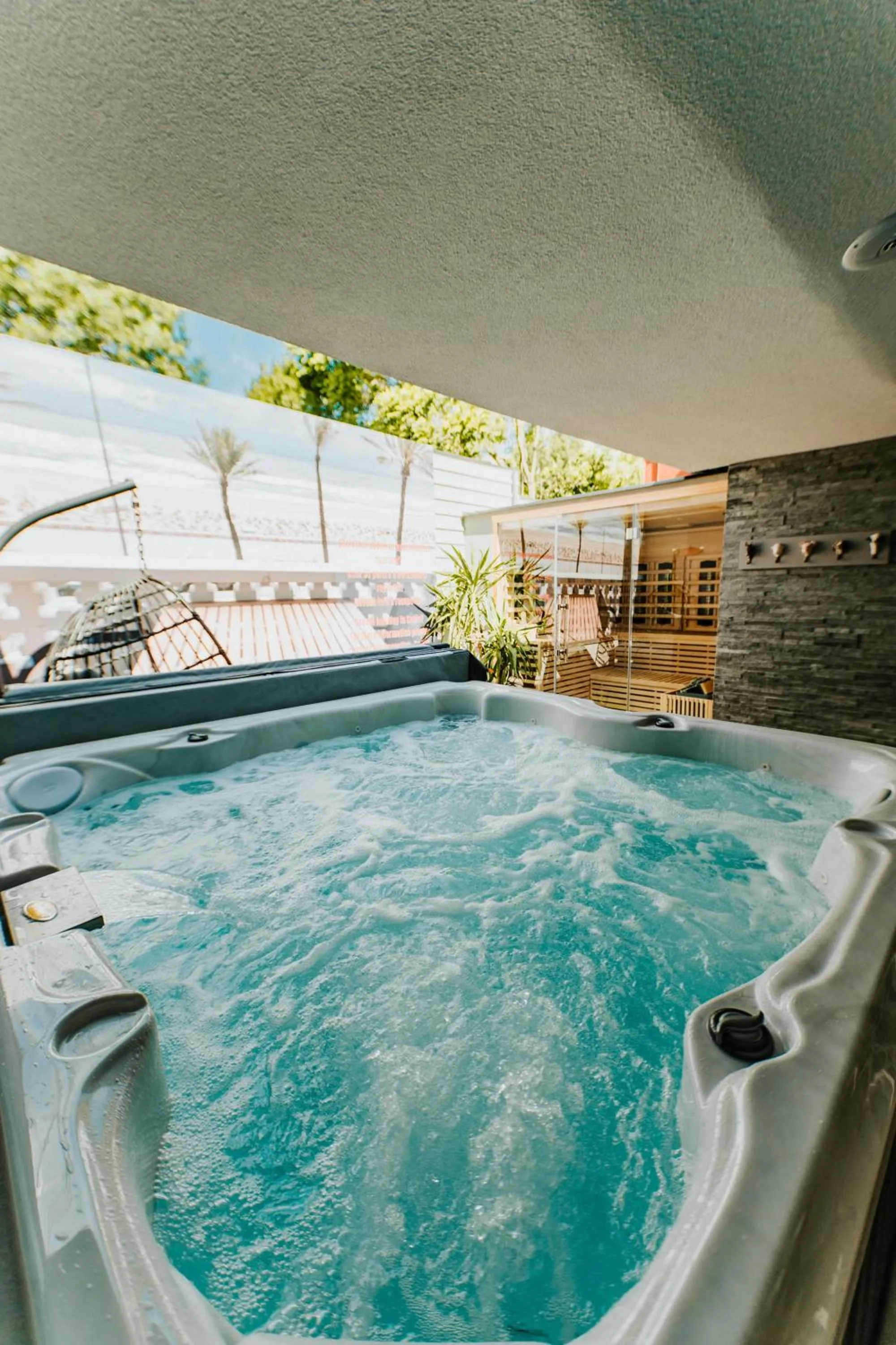 Hot Tub in Arena Deluxe & Spa