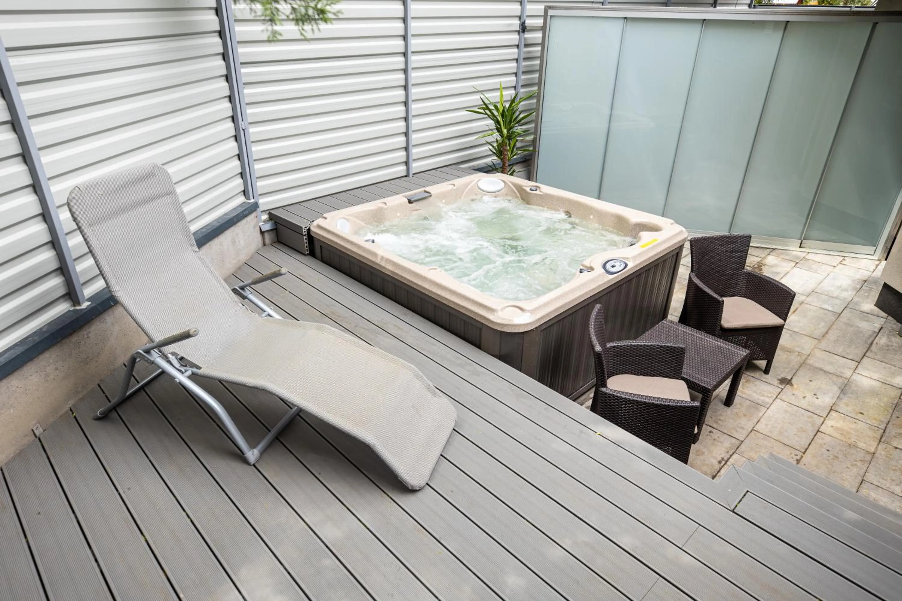 Hot Tub in Arena Deluxe & Spa