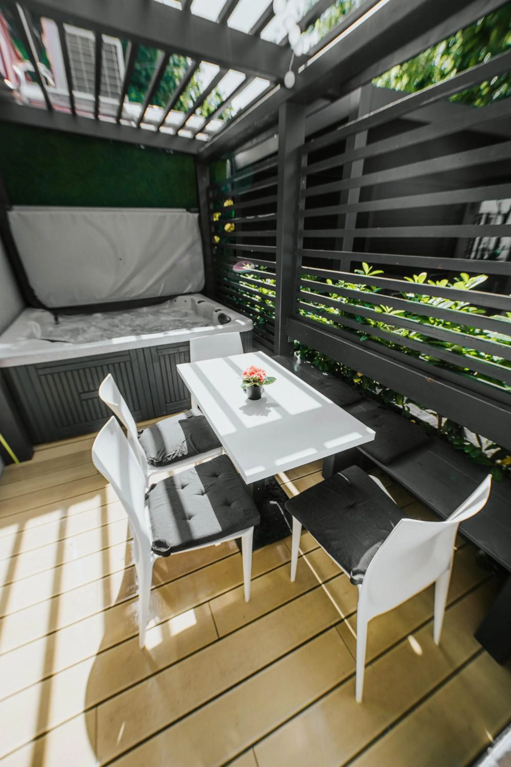 Hot Tub in Arena Deluxe & Spa