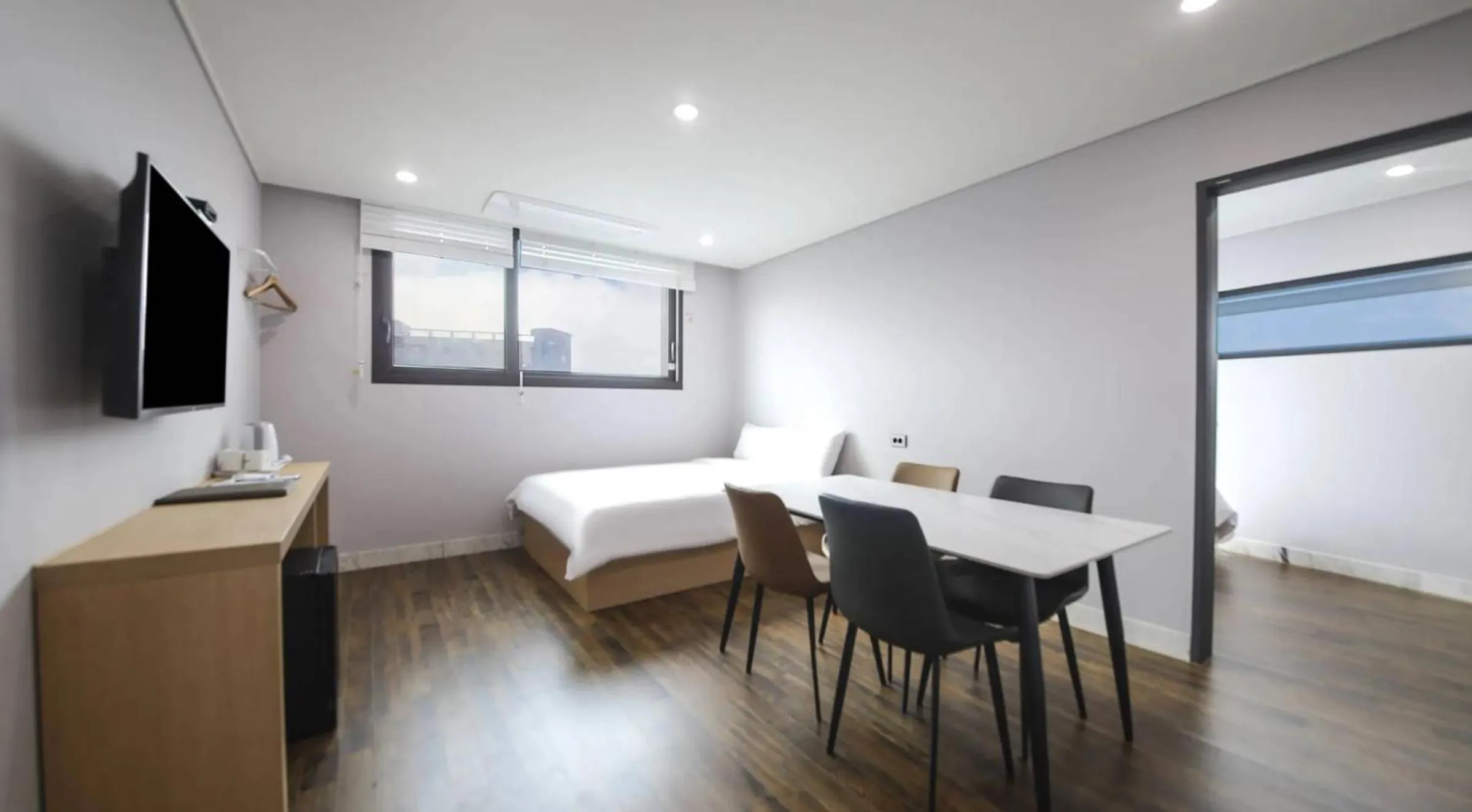 Photo of the whole room in Aroomi Hotel Hyupjae