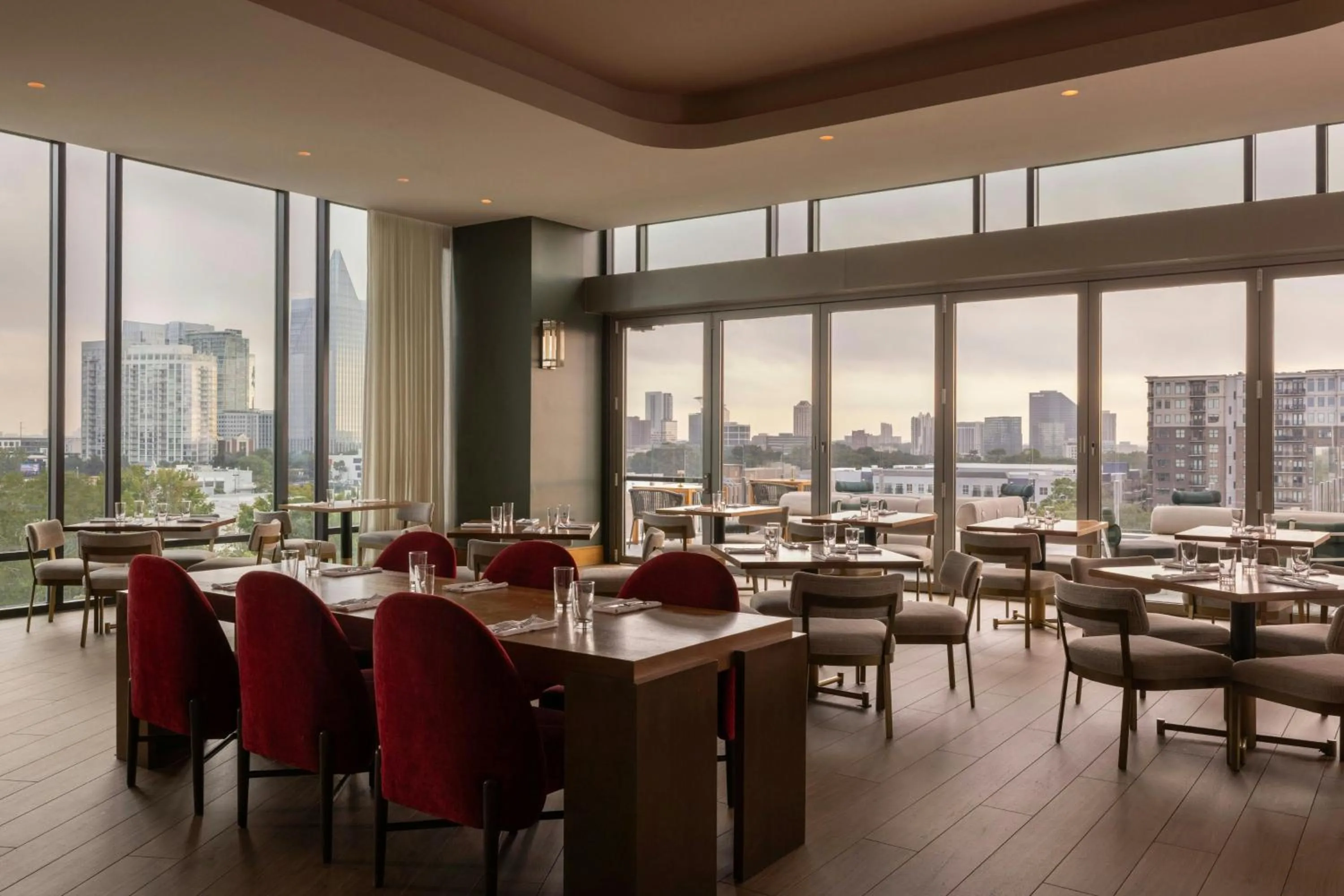 Restaurant/places to eat in The Tess, Autograph Collection