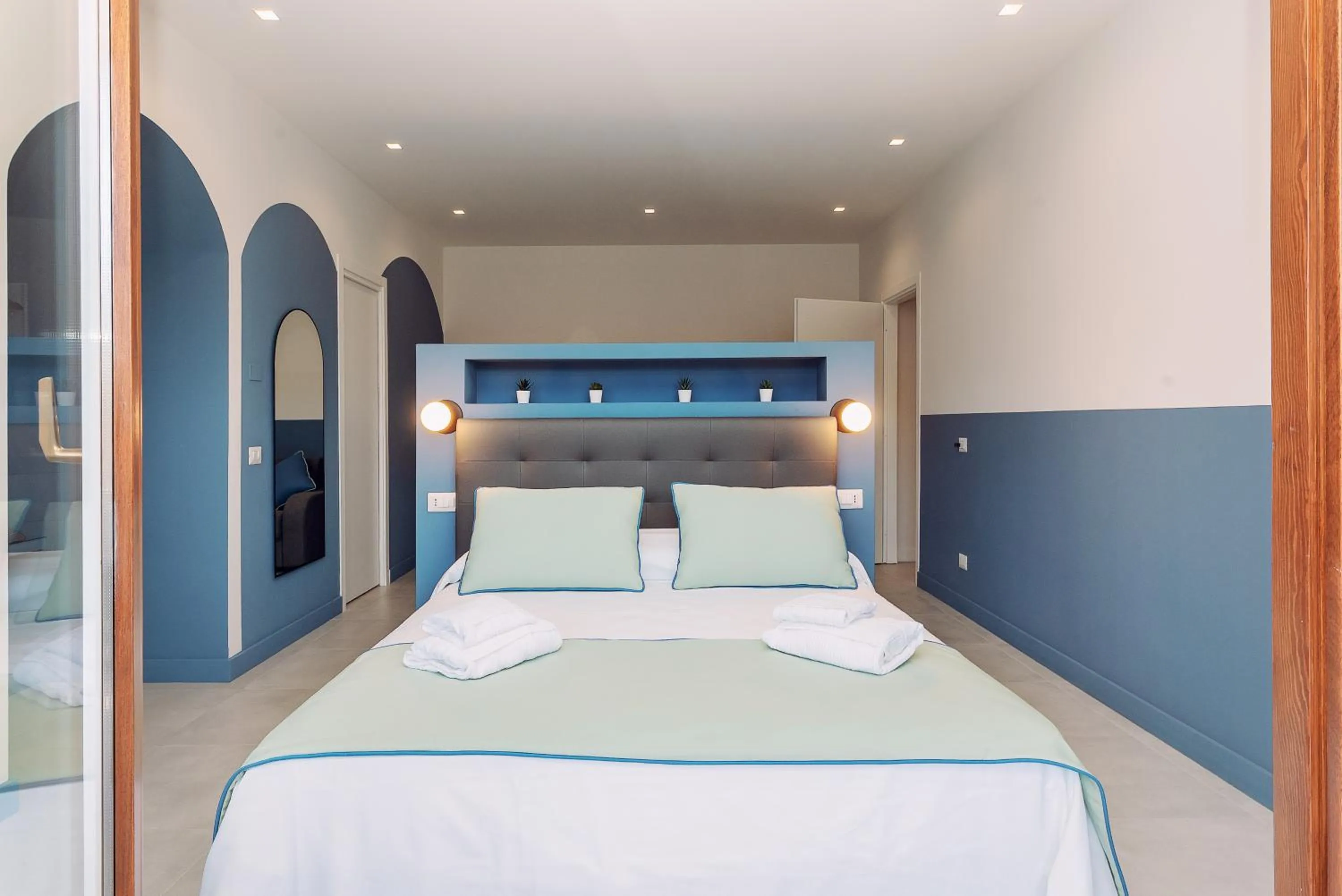 Bed in Sorrento Colors&Suites