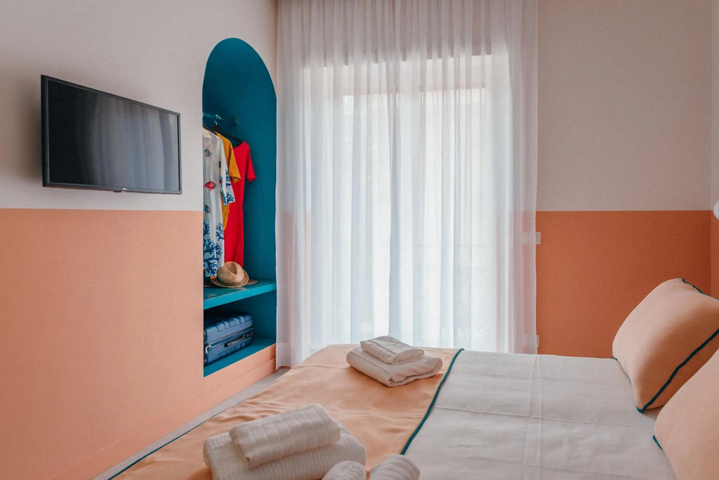 Bed in Sorrento Colors&Suites