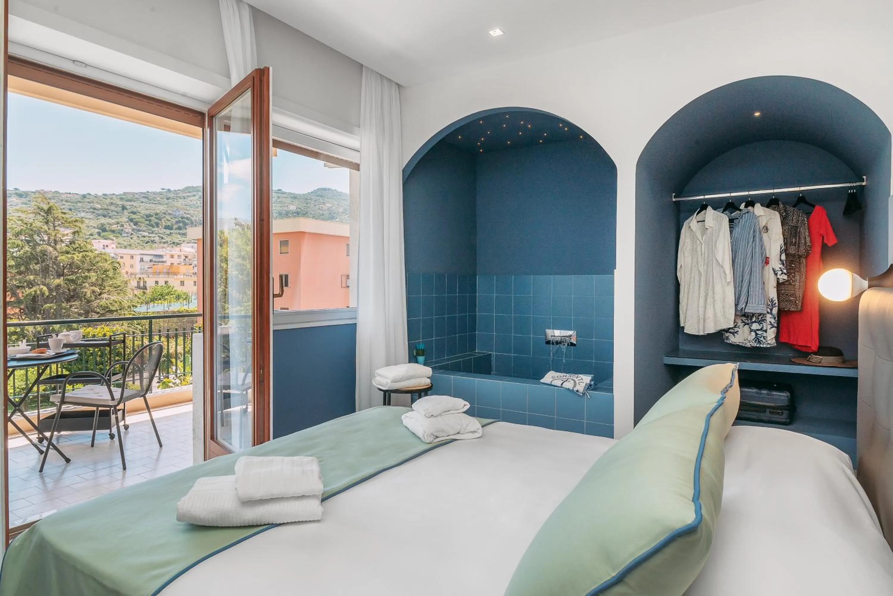 Bed in Sorrento Colors&Suites