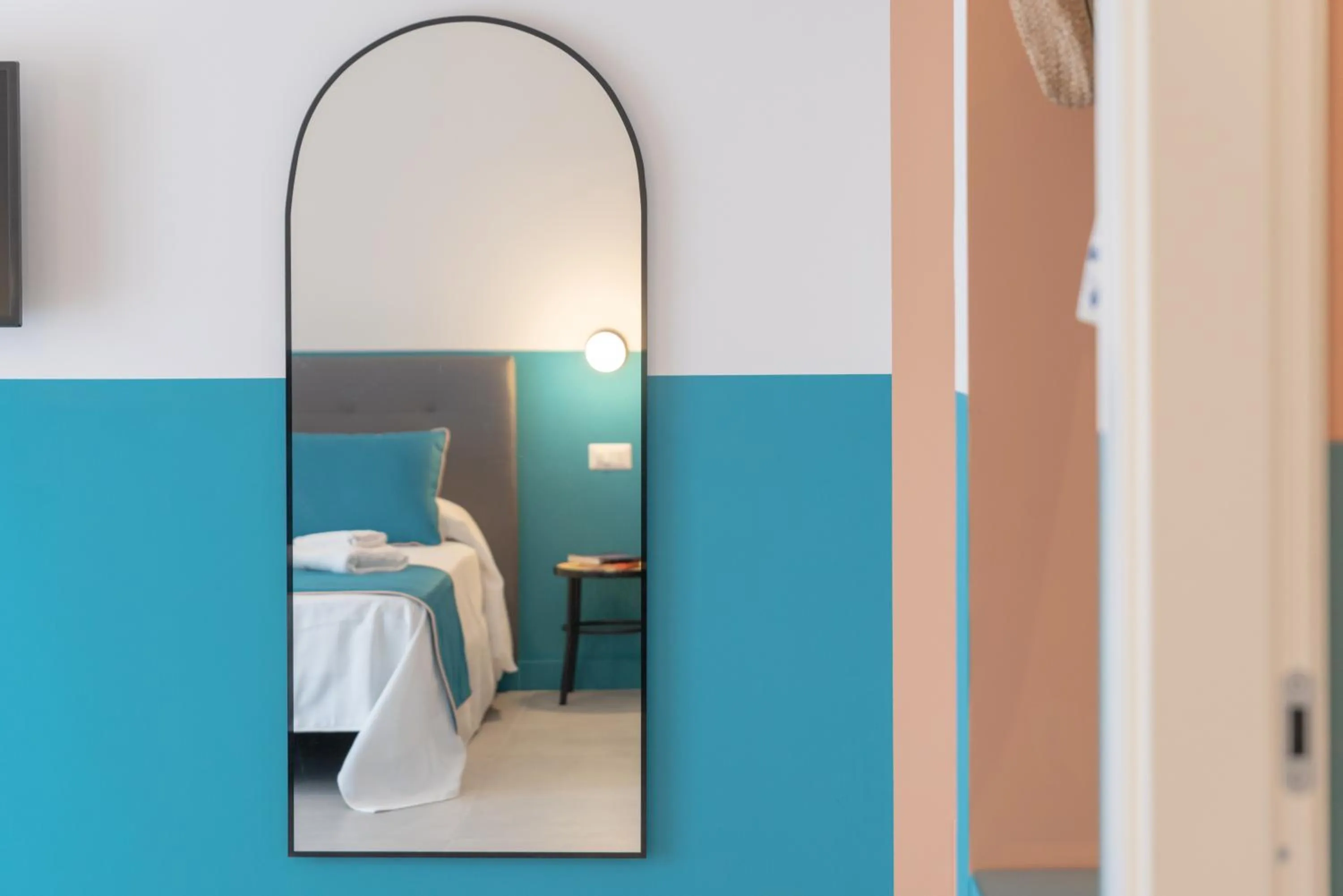 Bed in Sorrento Colors&Suites