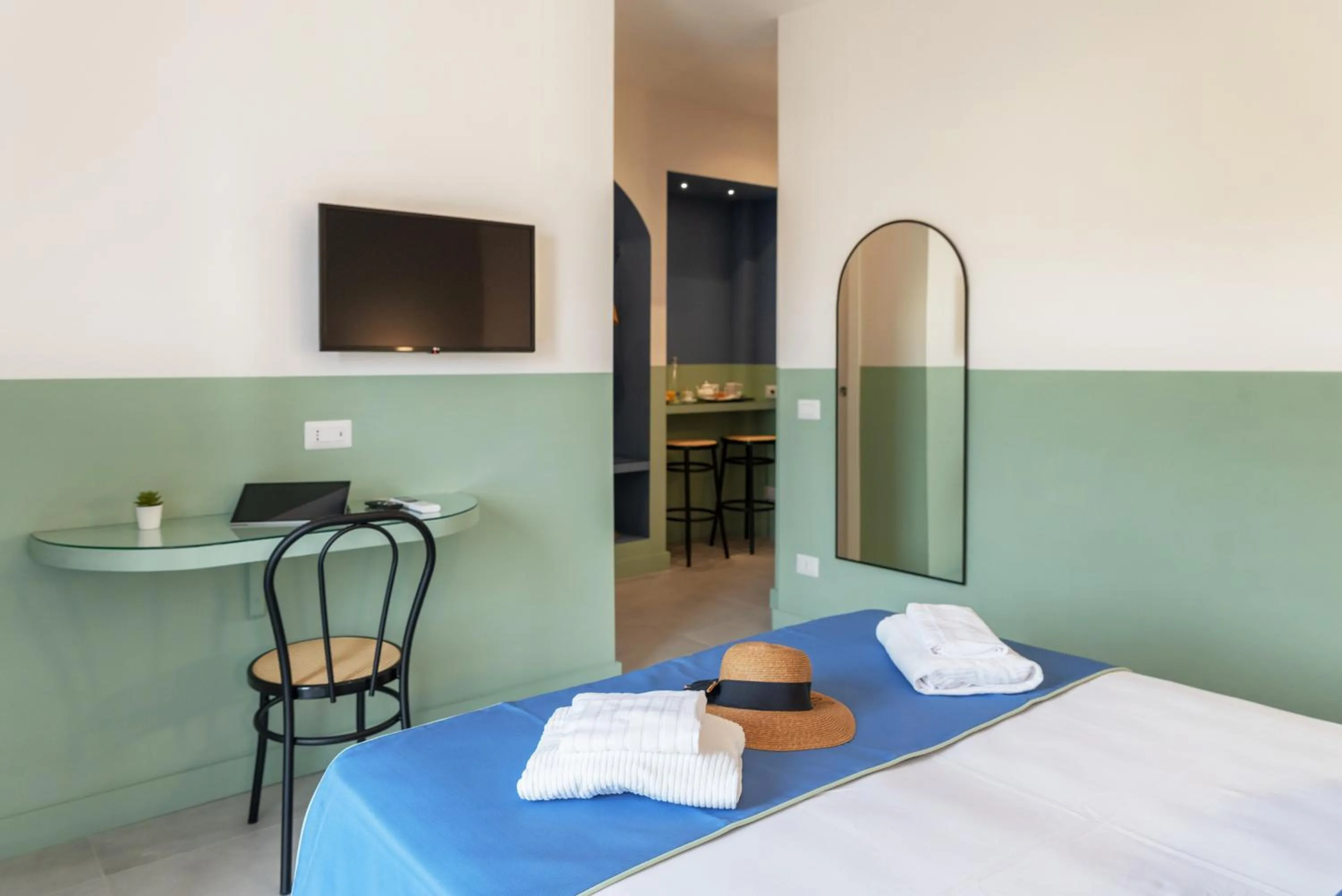 Bed in Sorrento Colors&Suites