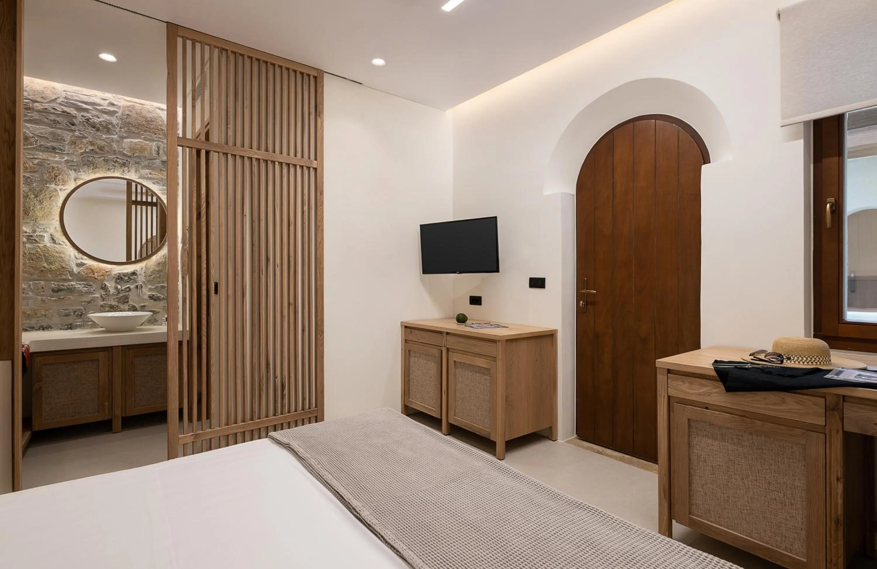 TV and multimedia, Bed in The Authentic Village Boutique Hotel