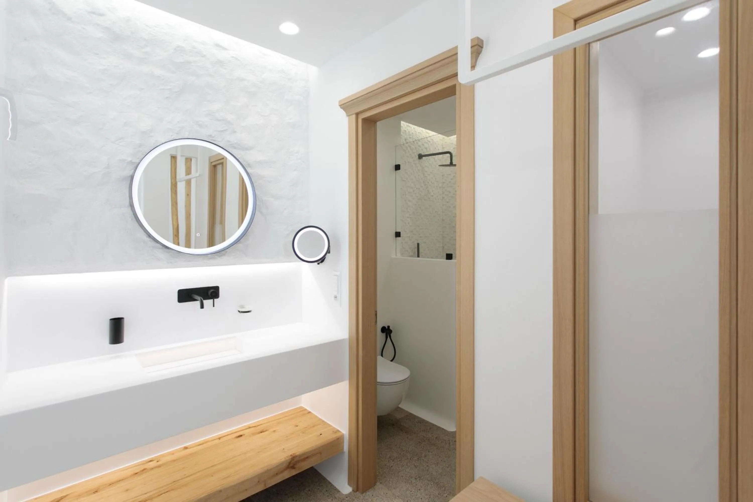 Bathroom in Majo Suites Hotel