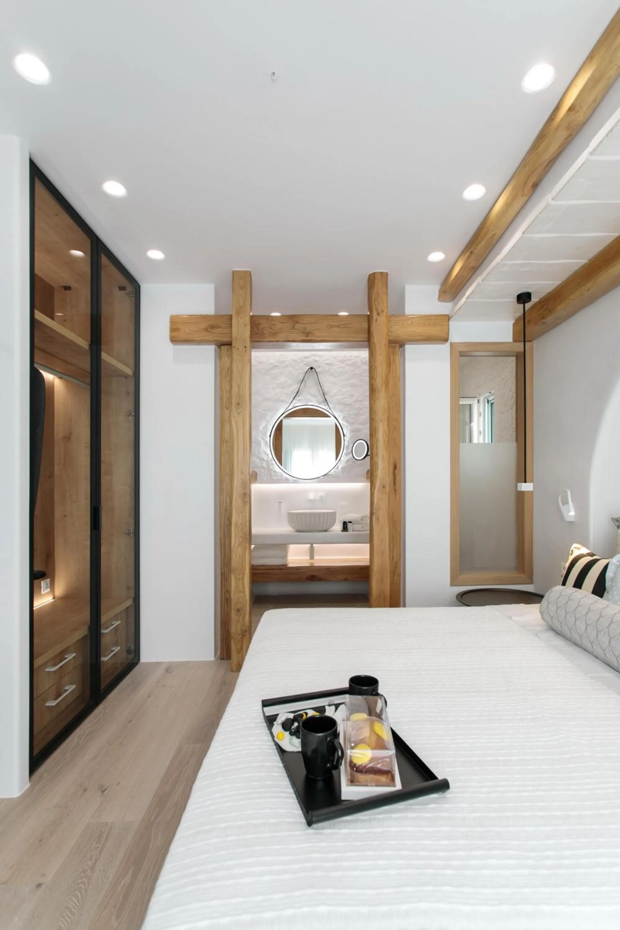 Bedroom, Bed in Majo Suites Hotel