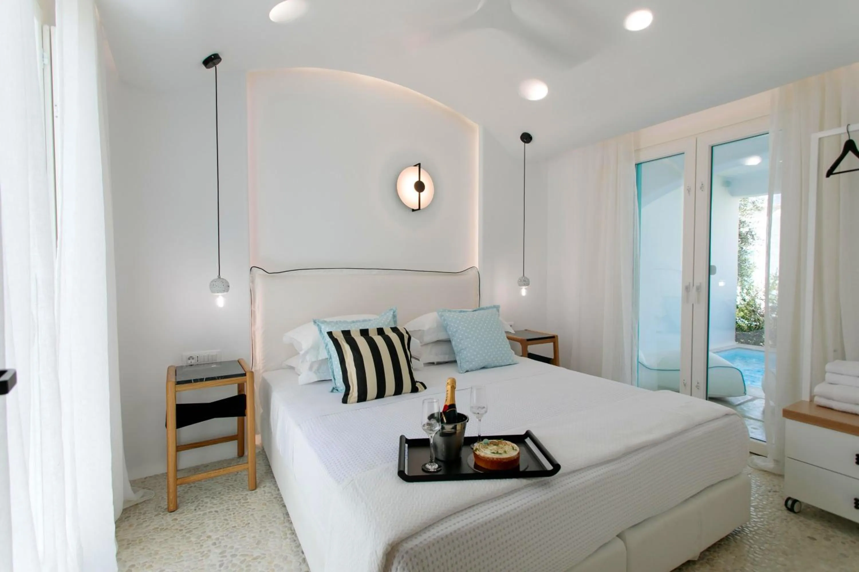 Patio, Bed in Majo Suites Hotel