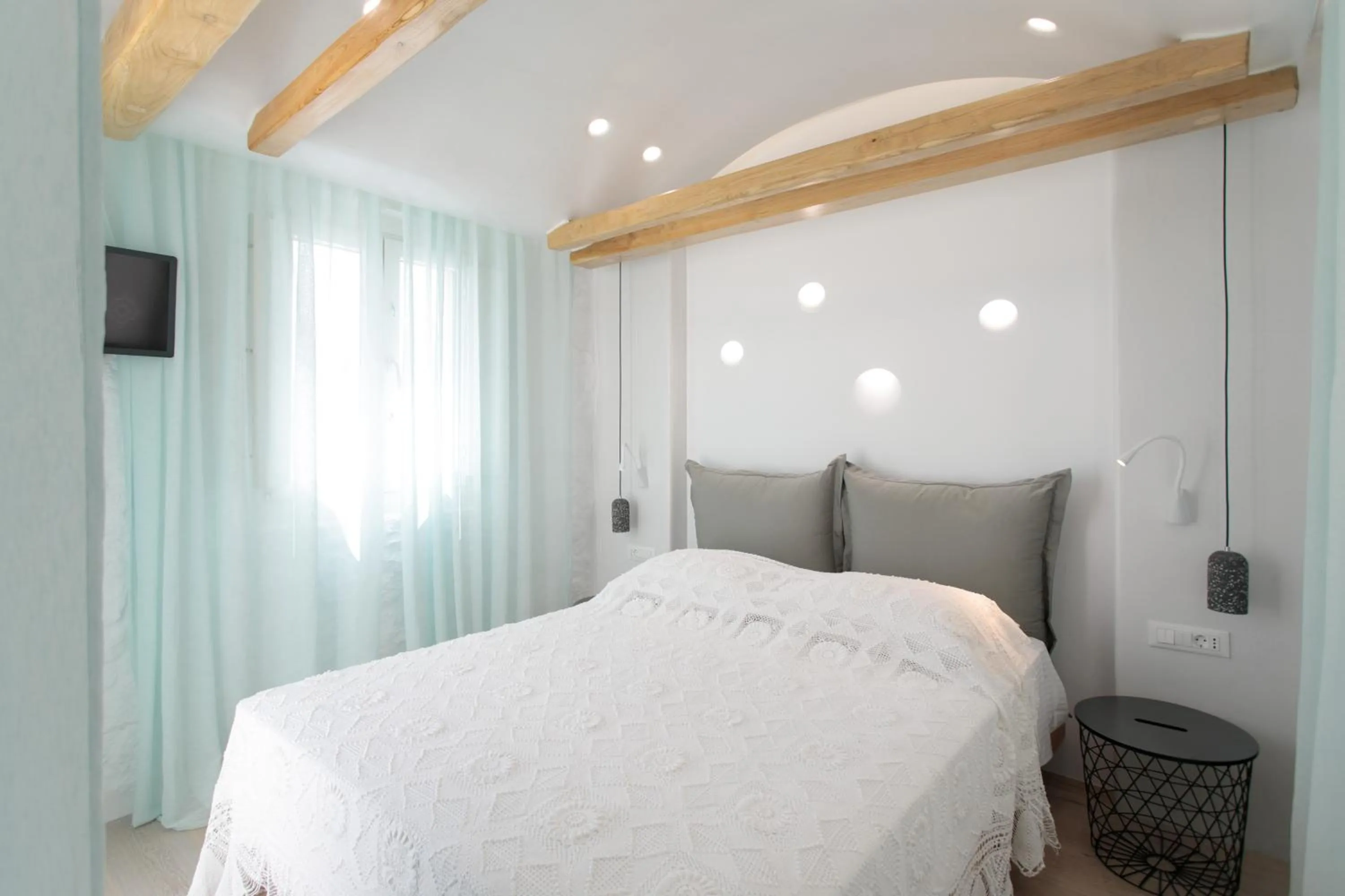 Shower, Bed in Majo Suites Hotel