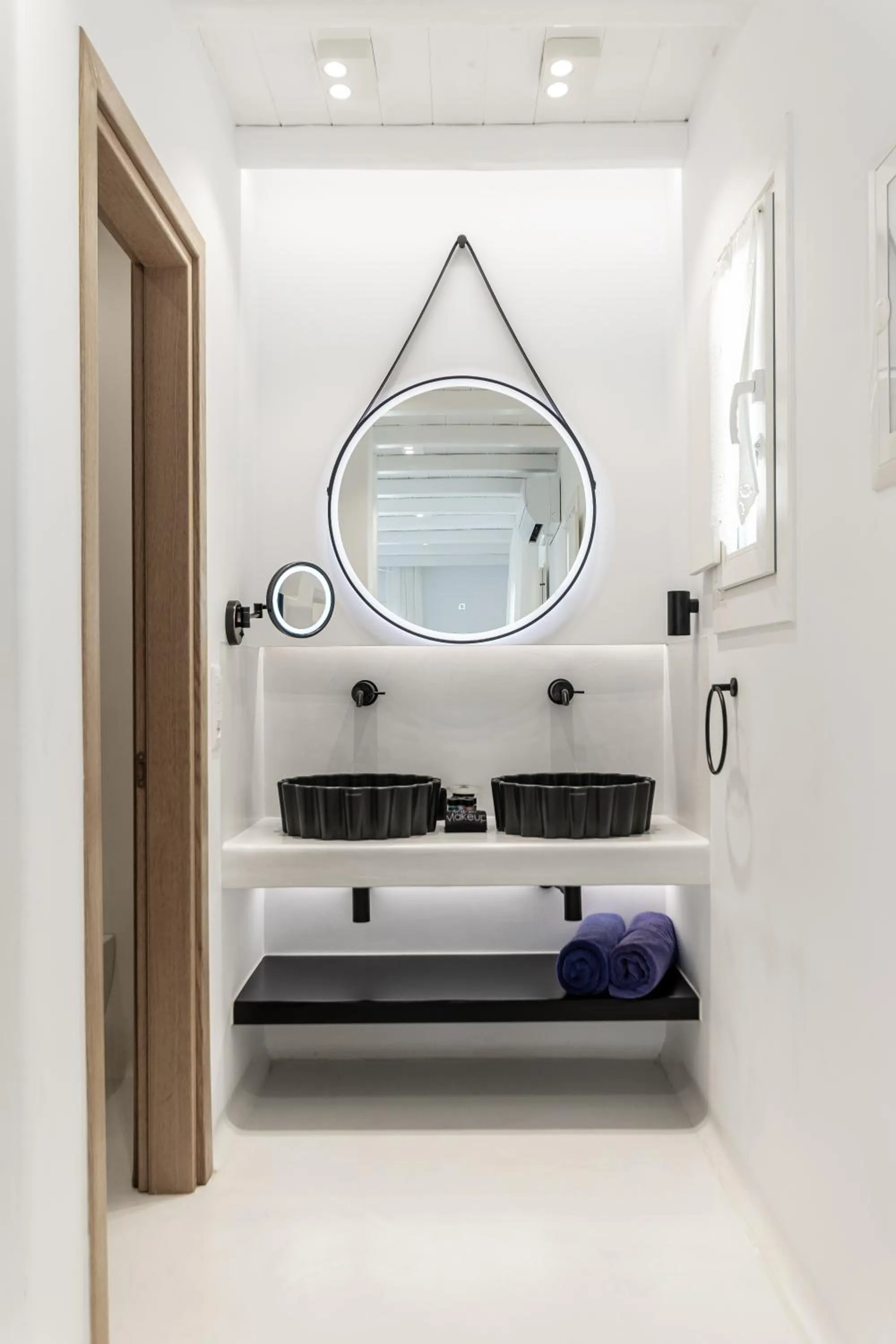 Shower in Majo Suites Hotel