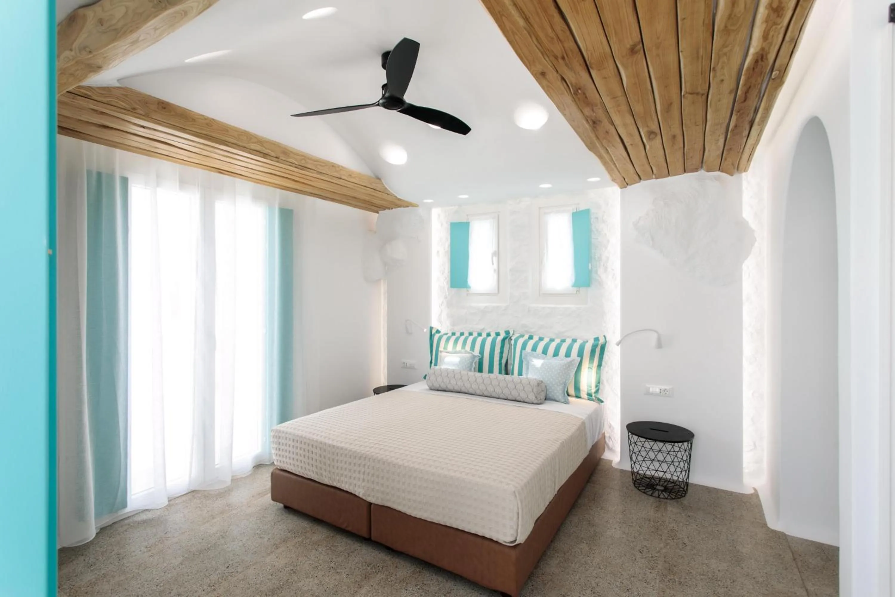 Bed in Majo Suites Hotel