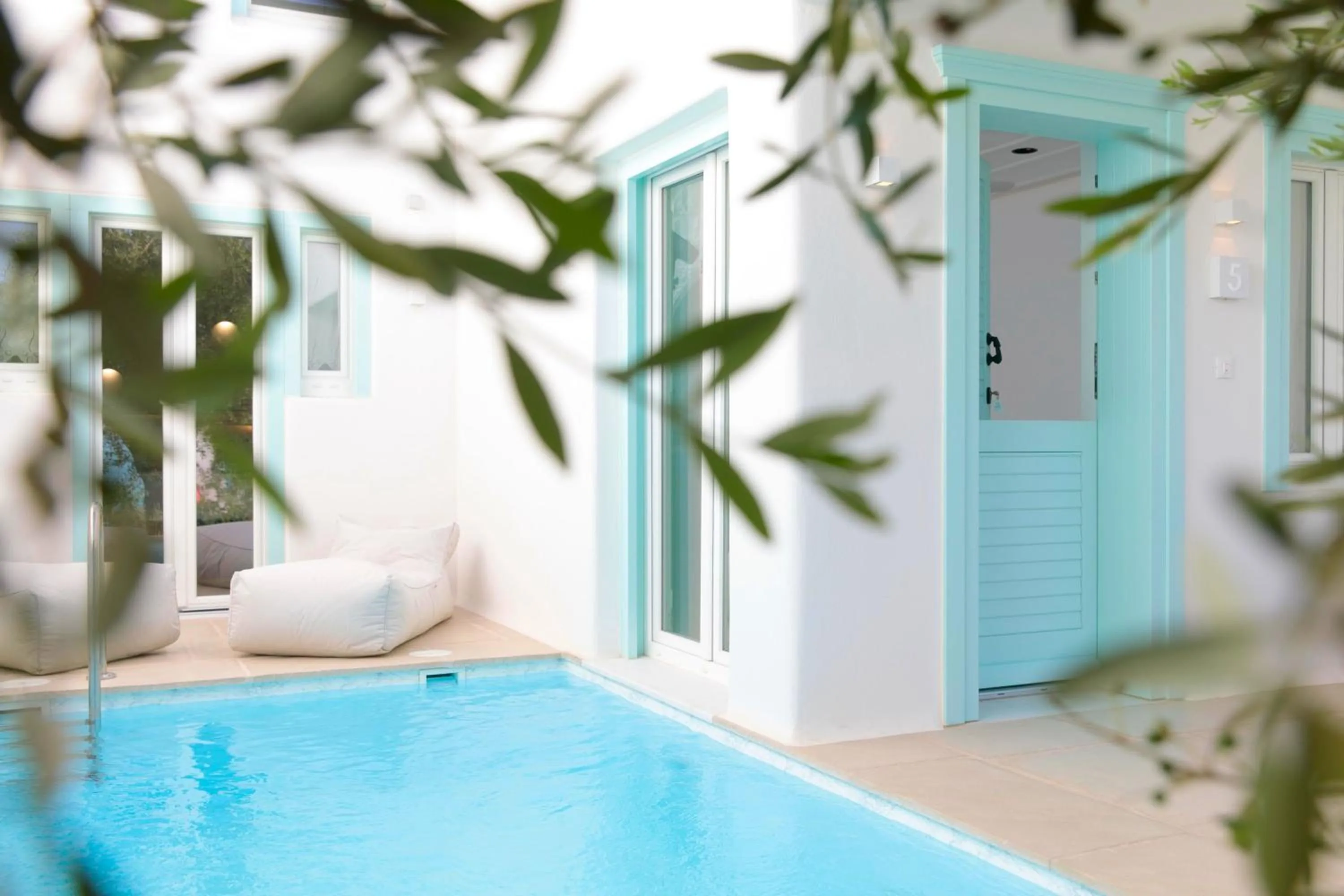 Swimming pool in Majo Suites Hotel