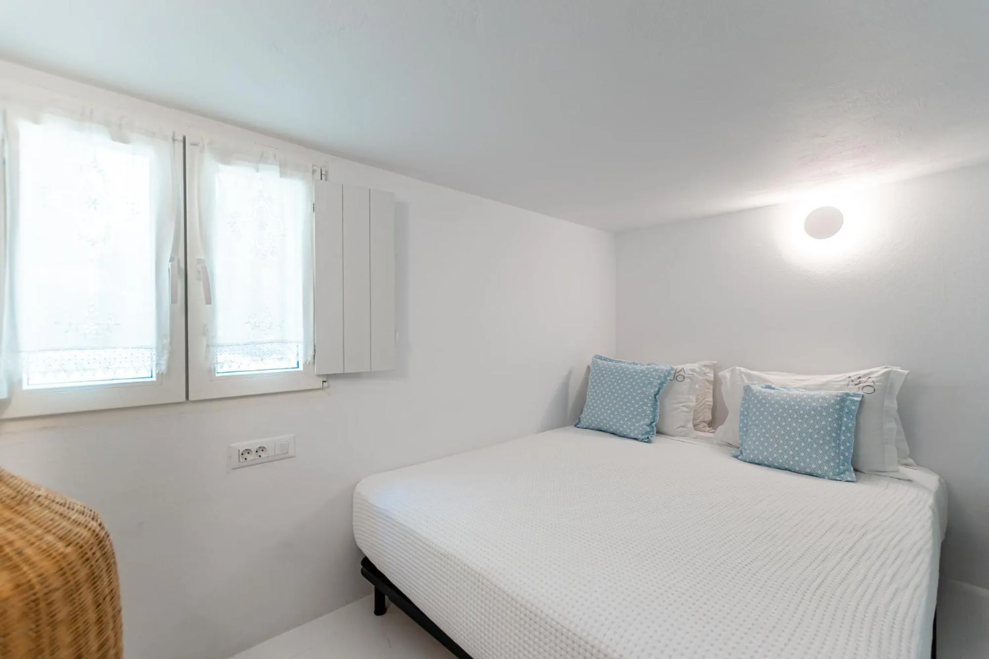 Bed in Majo Suites Hotel