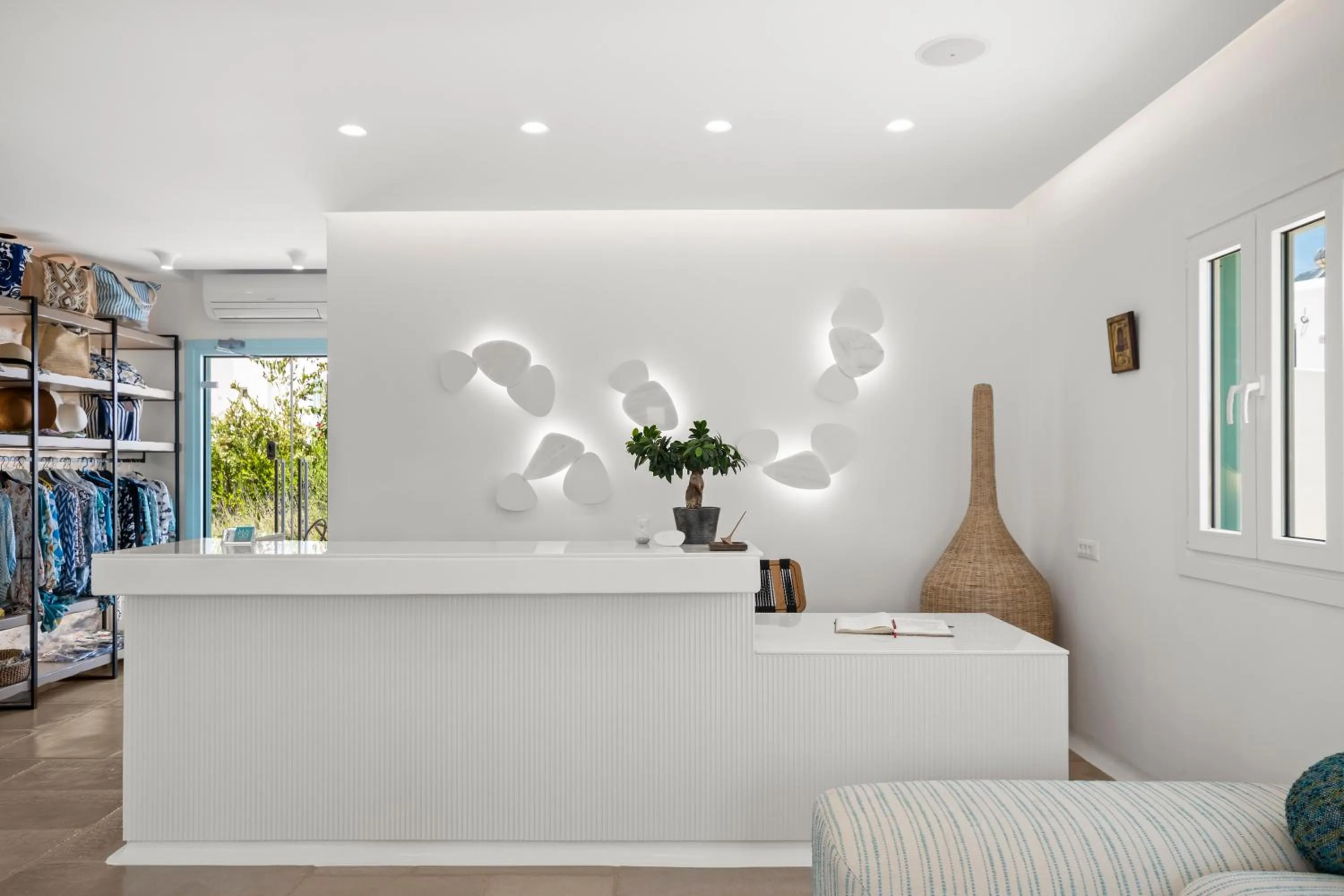 Staff, Bed in Majo Suites Hotel