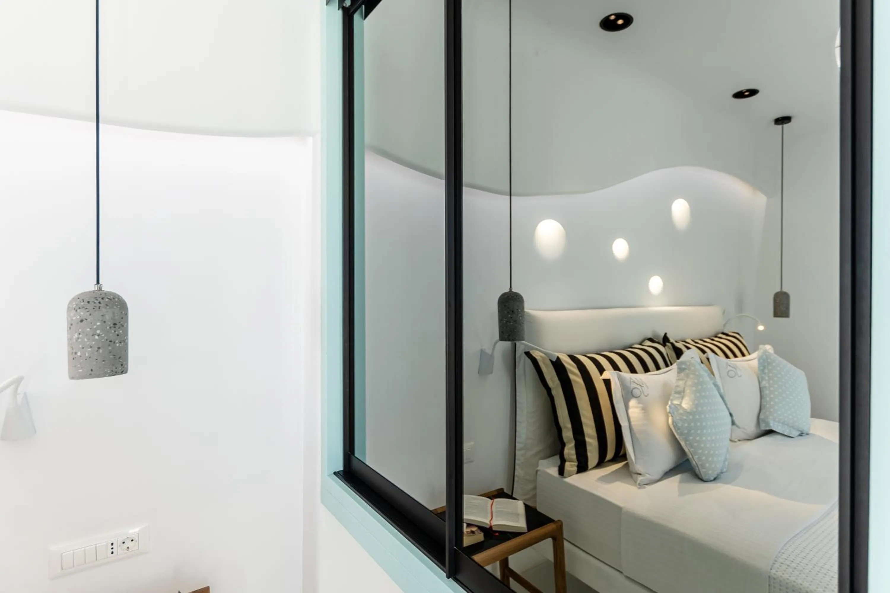 Shower, Bed in Majo Suites Hotel