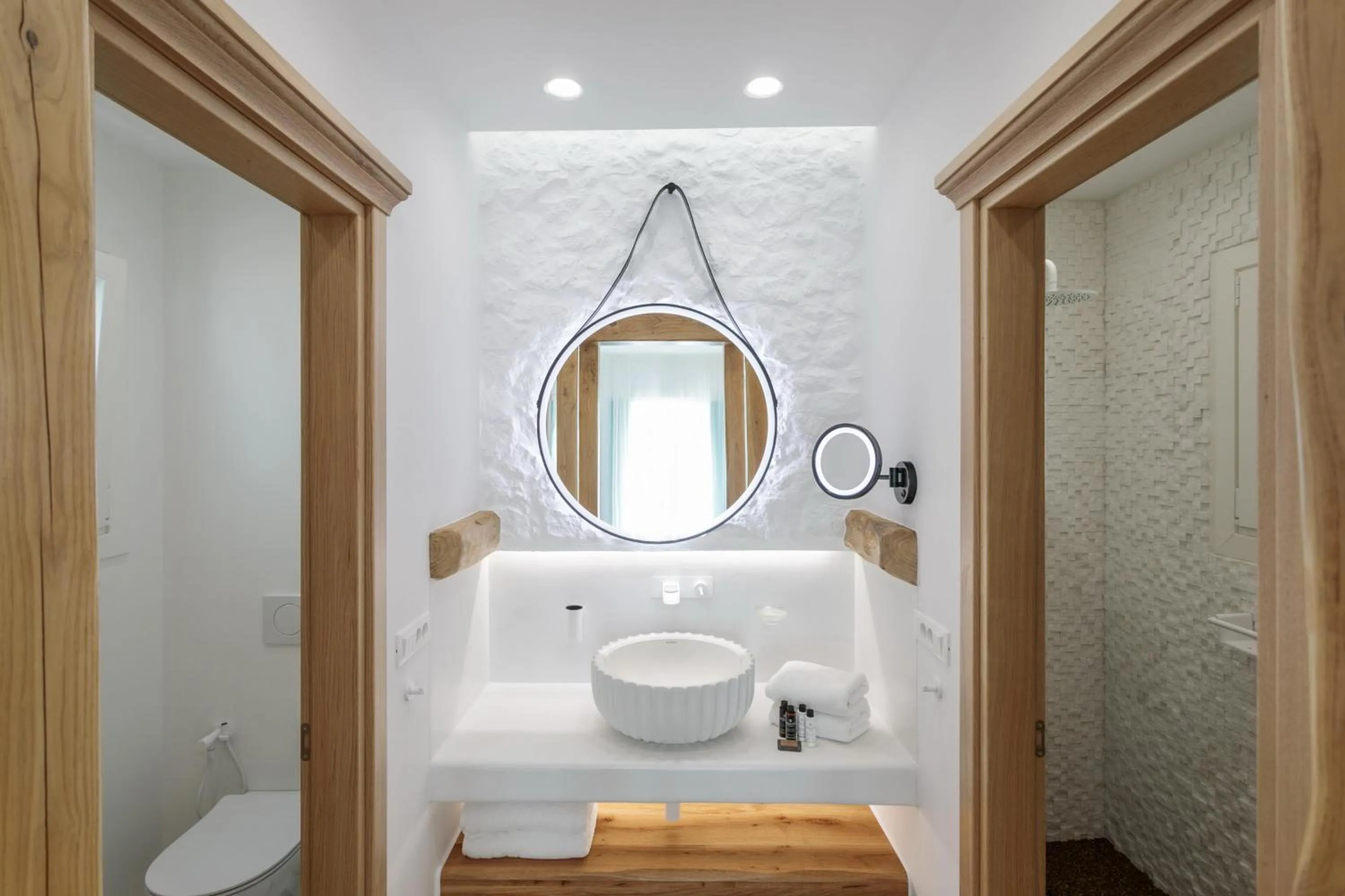 Bathroom in Majo Suites Hotel