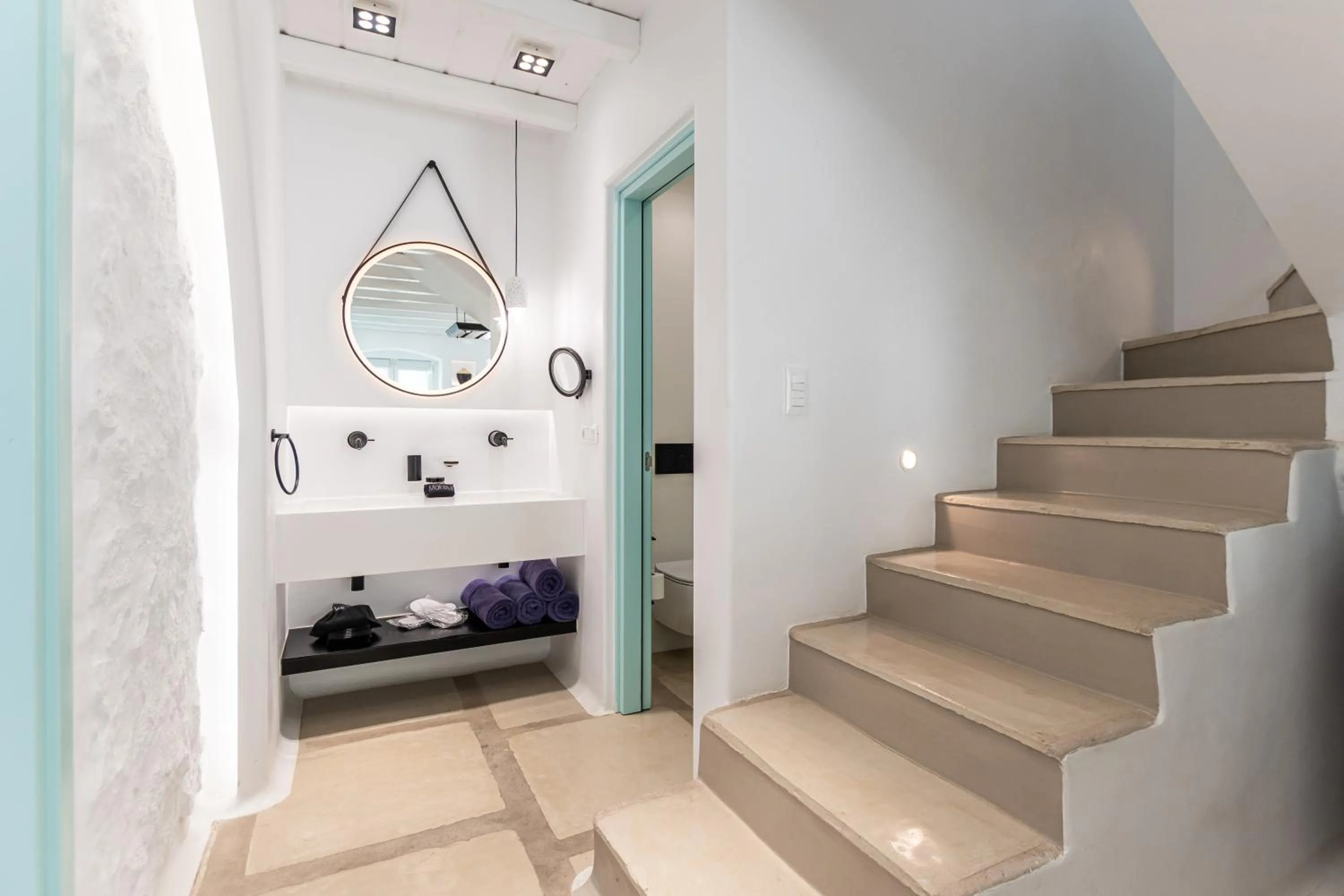 Shower in Majo Suites Hotel