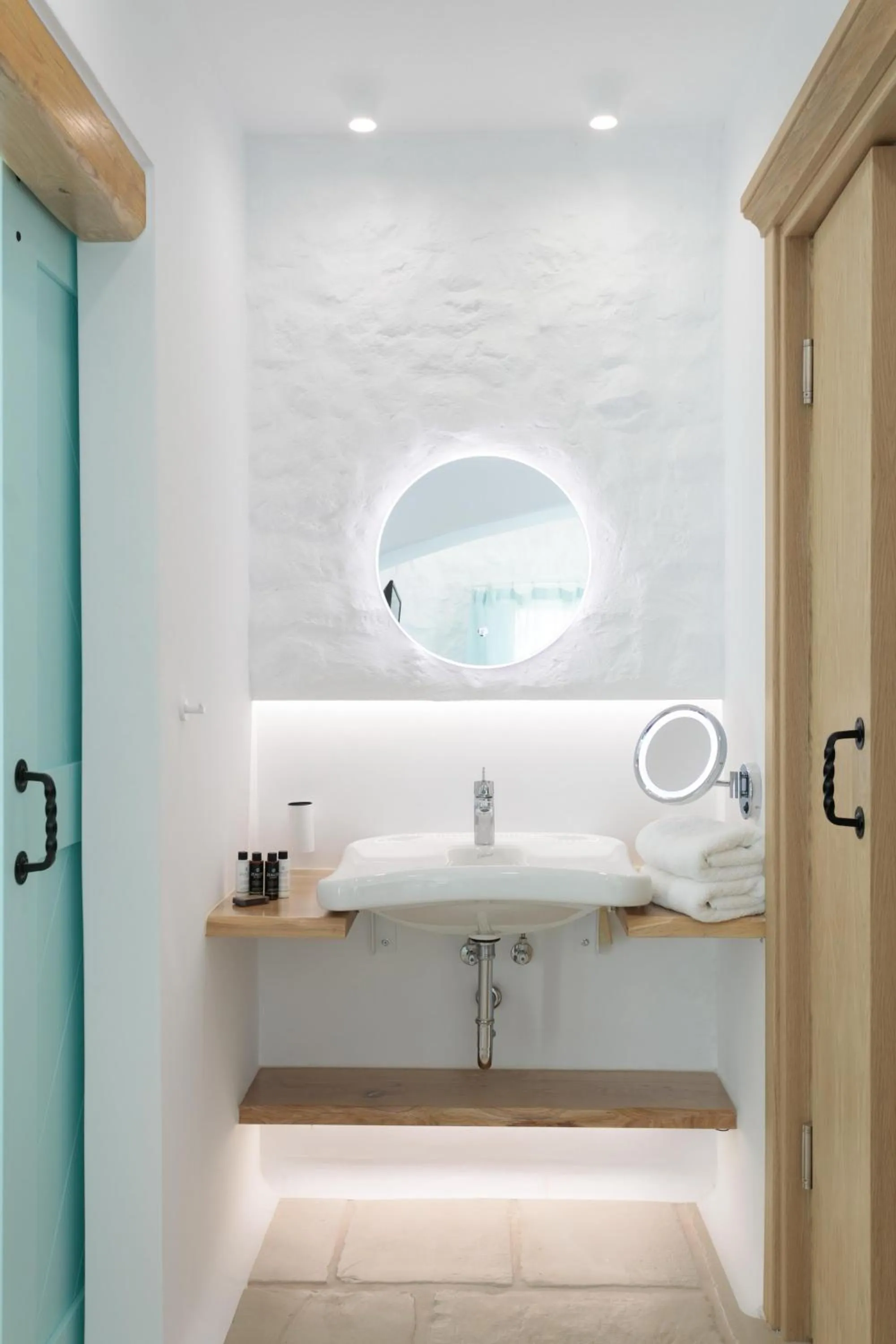 Bathroom in Majo Suites Hotel