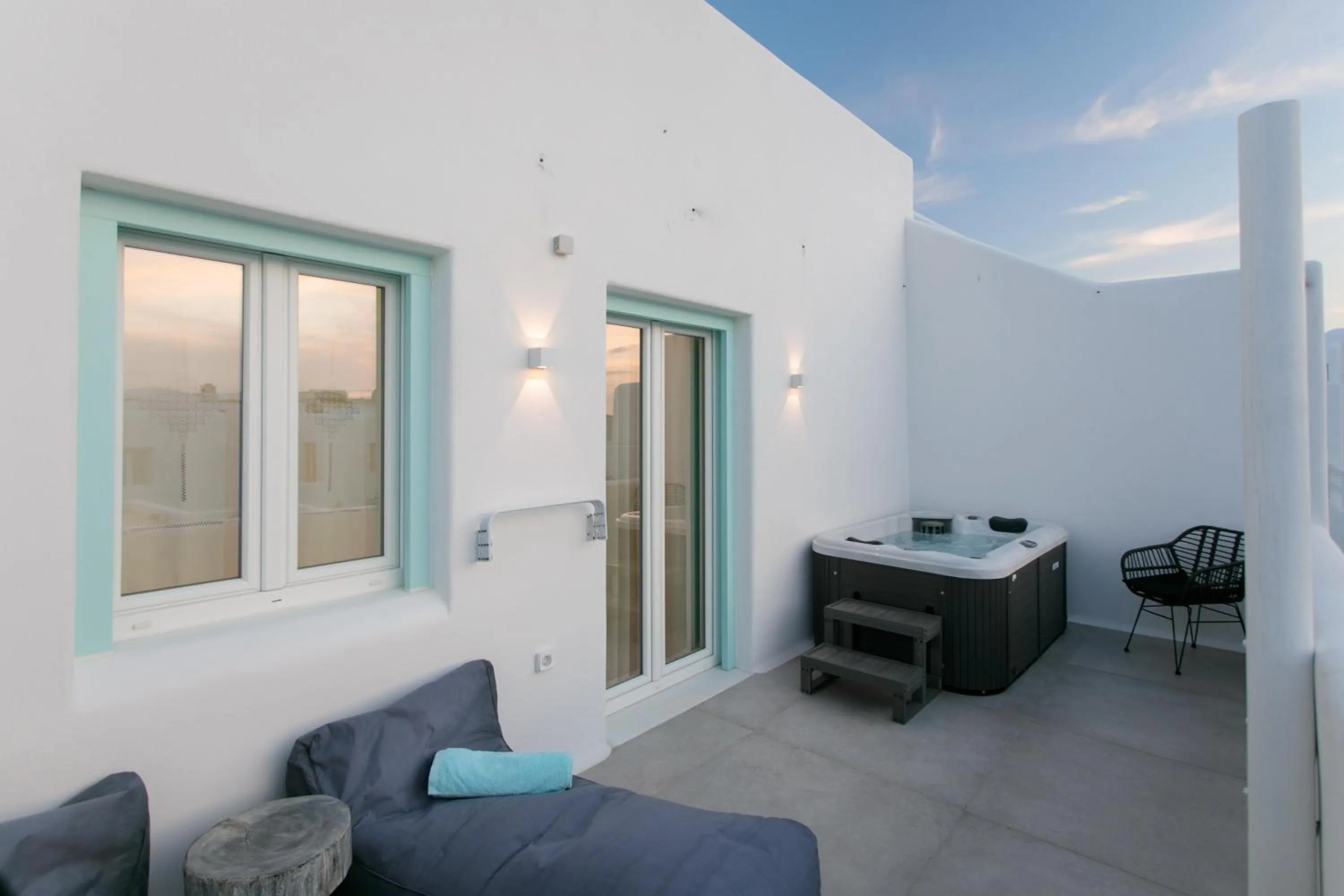 Hot Tub in Majo Suites Hotel