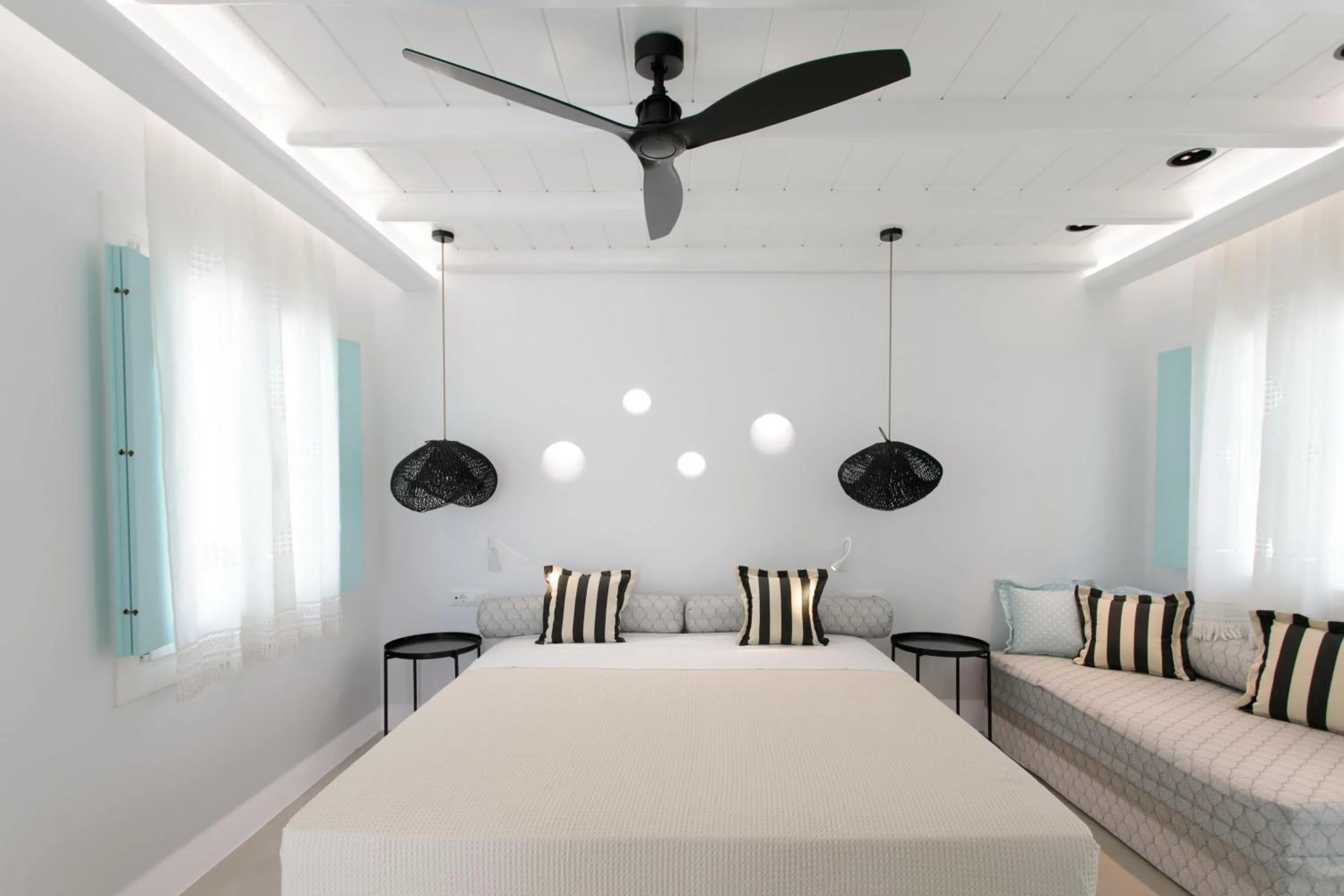 Bedroom, Bed in Majo Suites Hotel