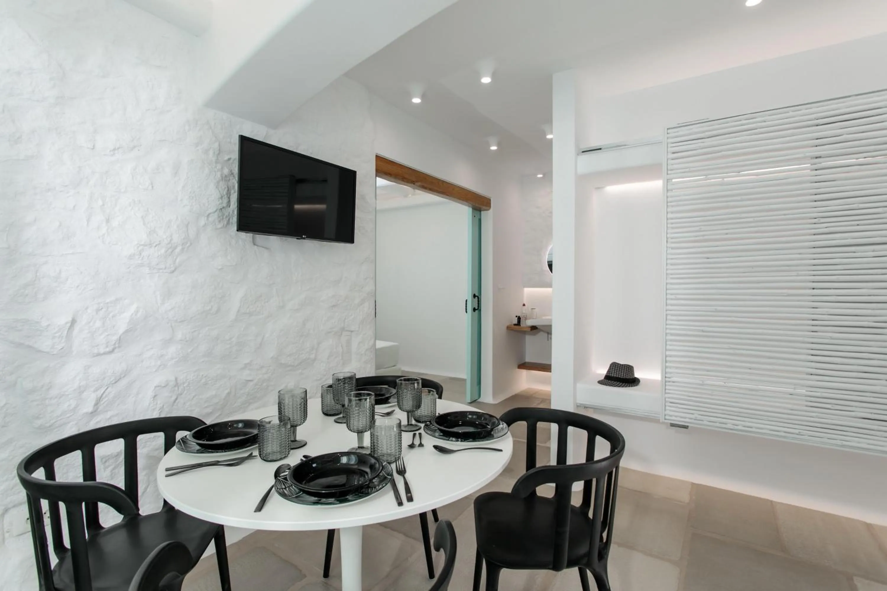 Dining area in Majo Suites Hotel