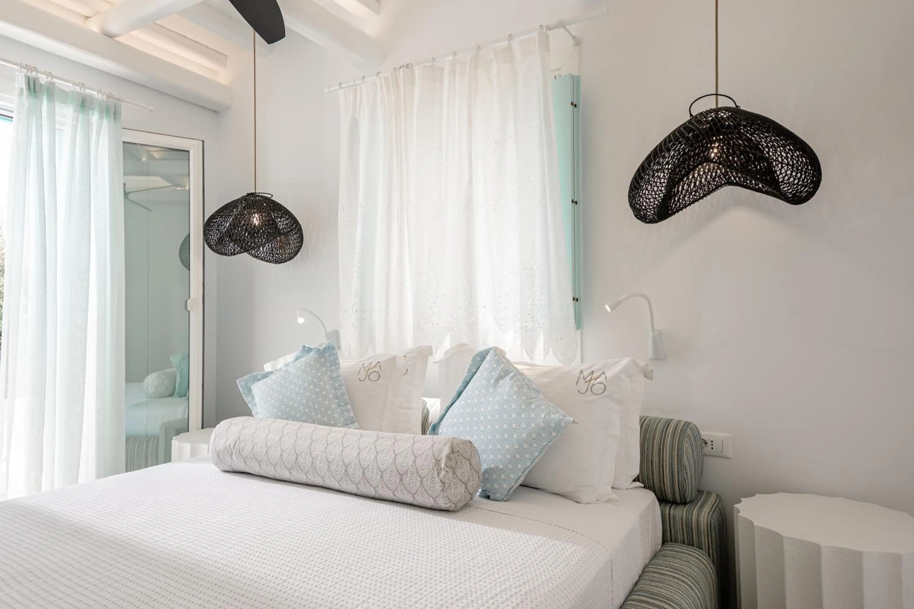 Shower, Bed in Majo Suites Hotel