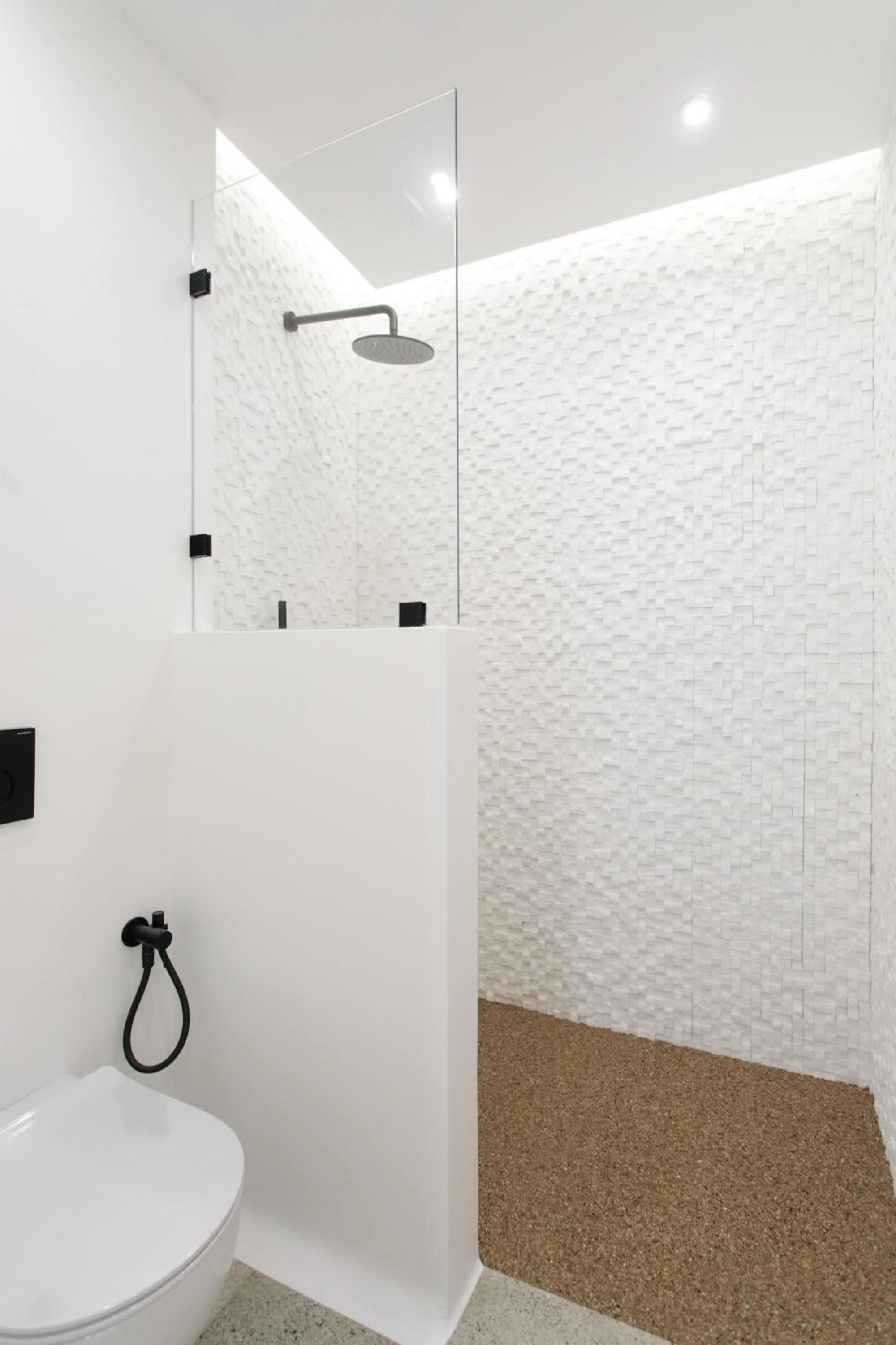 Shower in Majo Suites Hotel