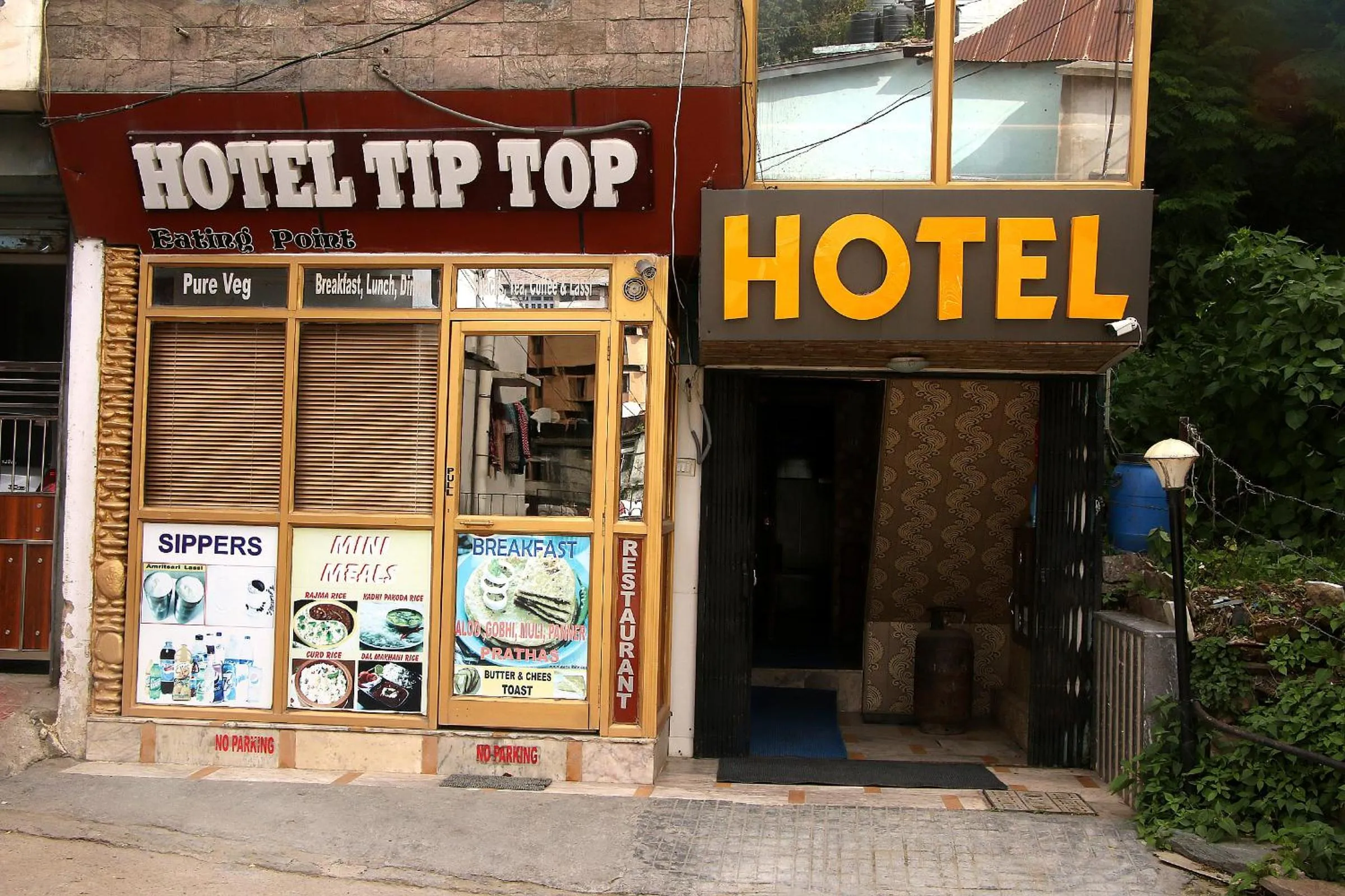 Restaurant/places to eat in Hotel Tip Top