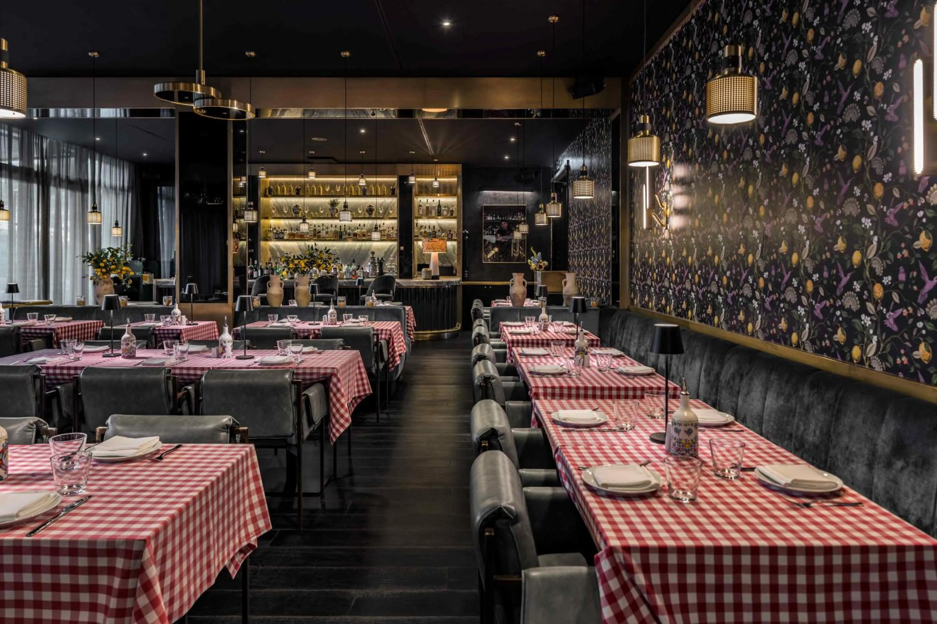 Restaurant/places to eat in Hotel AMANO East Side