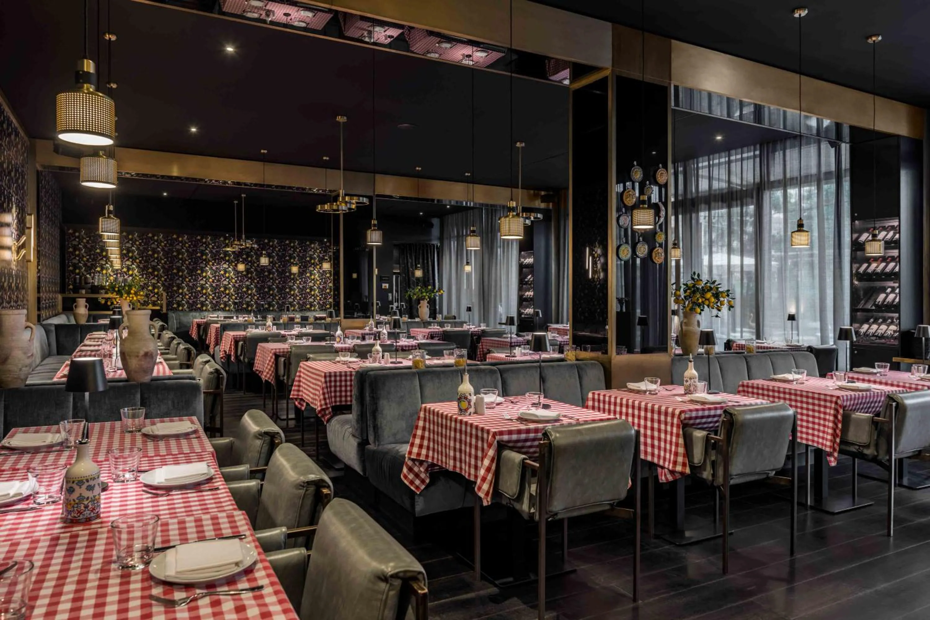 Restaurant/places to eat in Hotel AMANO East Side