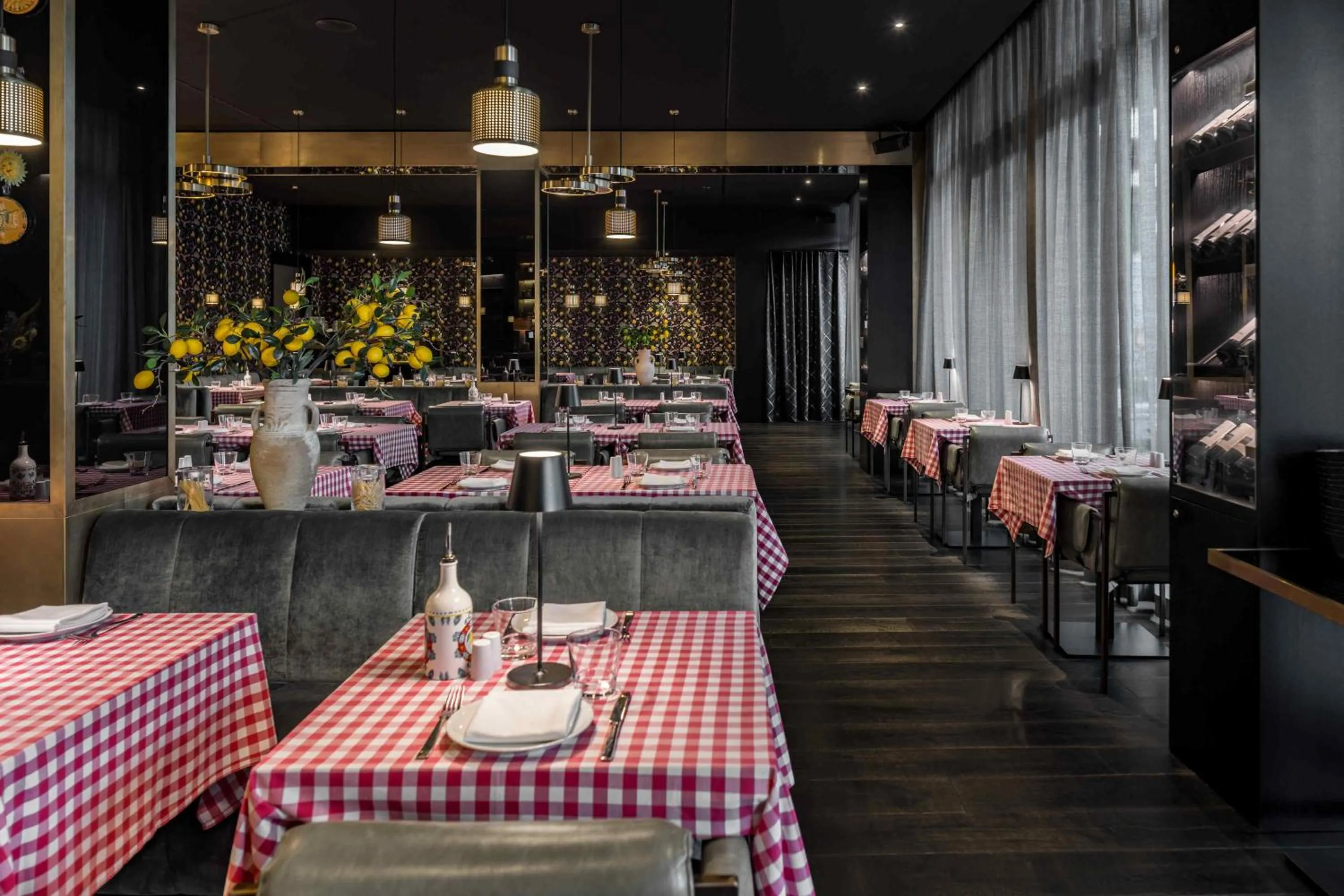 Restaurant/places to eat in Hotel AMANO East Side