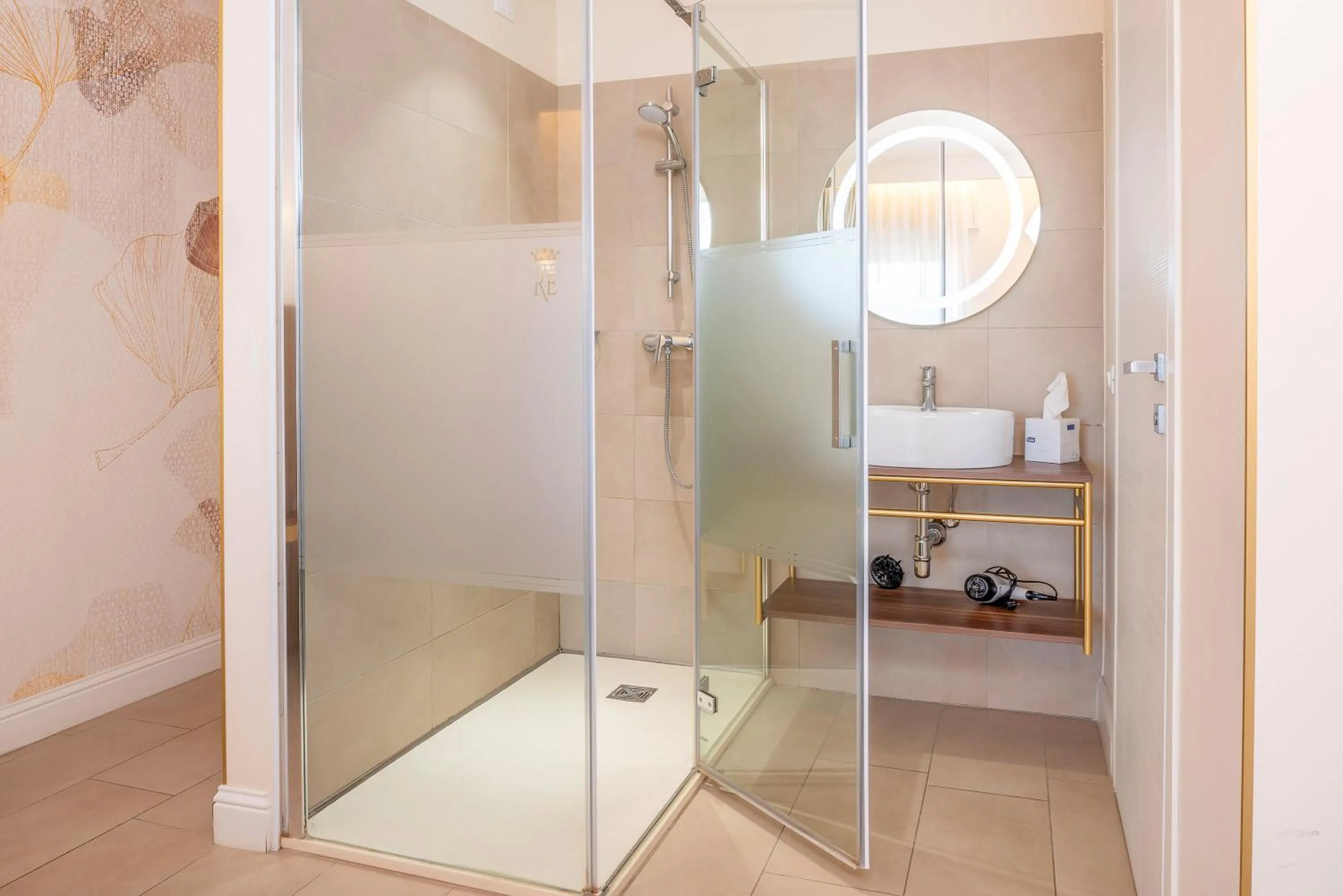 Shower in I Tre Re Rooms