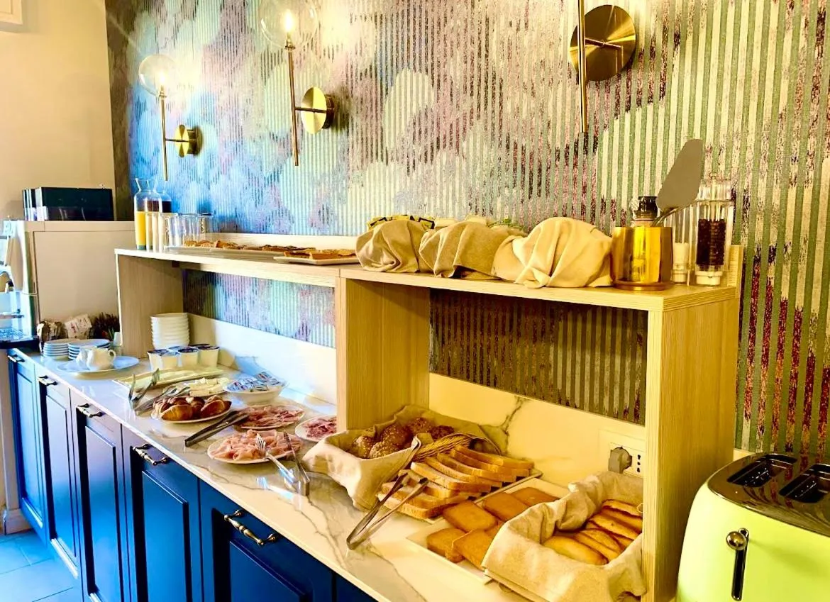 Breakfast in I Tre Re Rooms