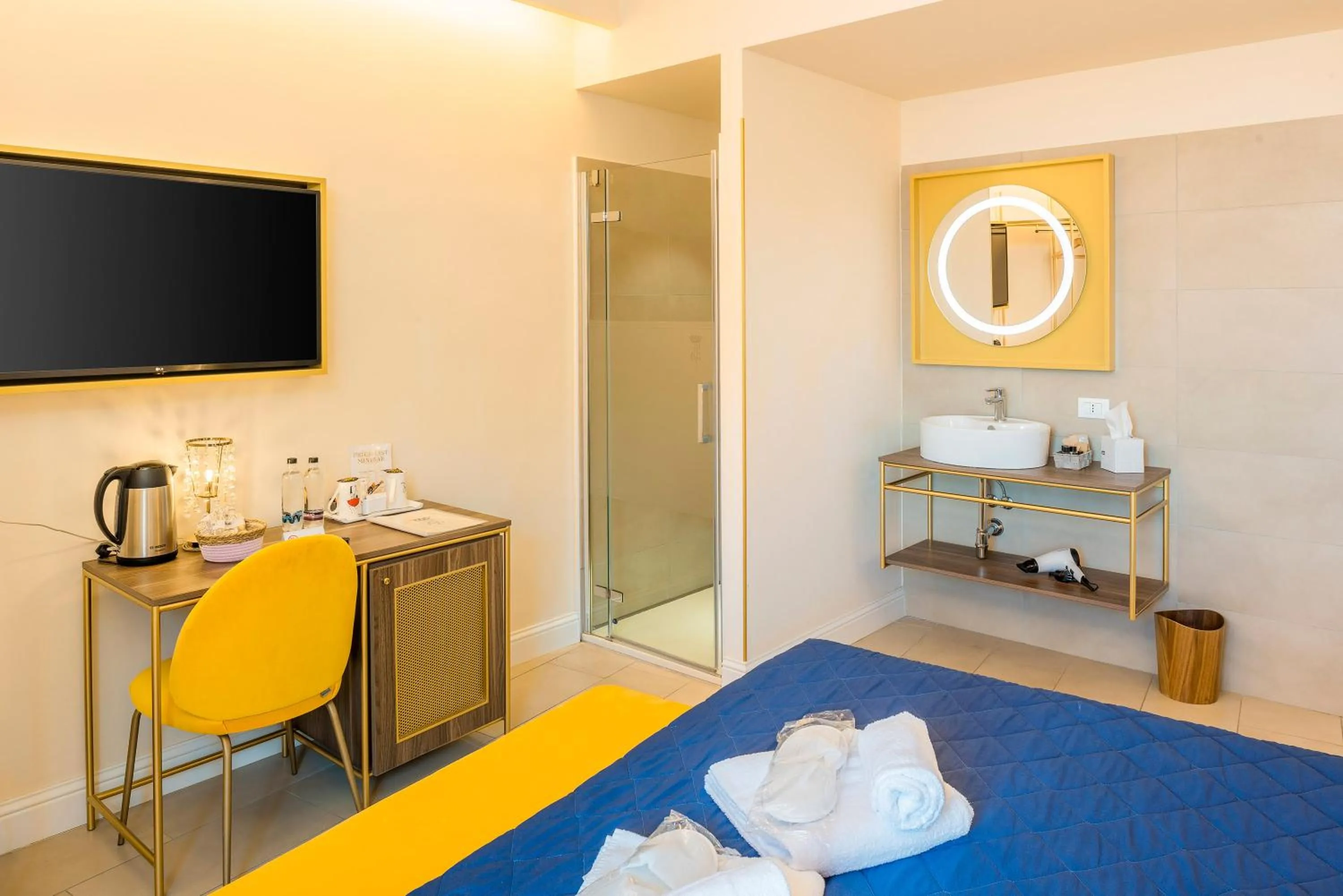 Photo of the whole room, Bed in I Tre Re Rooms