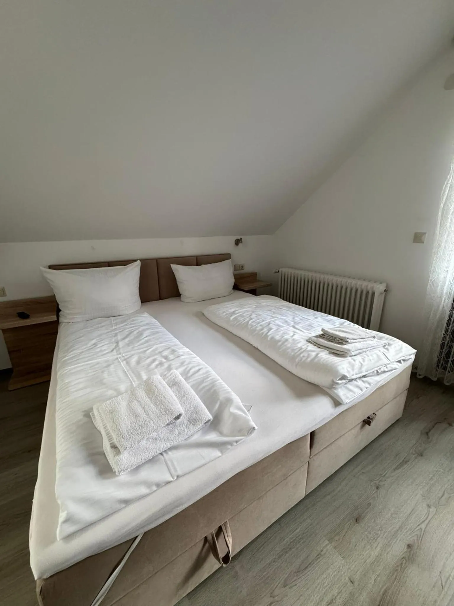 Bed in Hotel Grüner Baum - Melissone Italian Restaurant