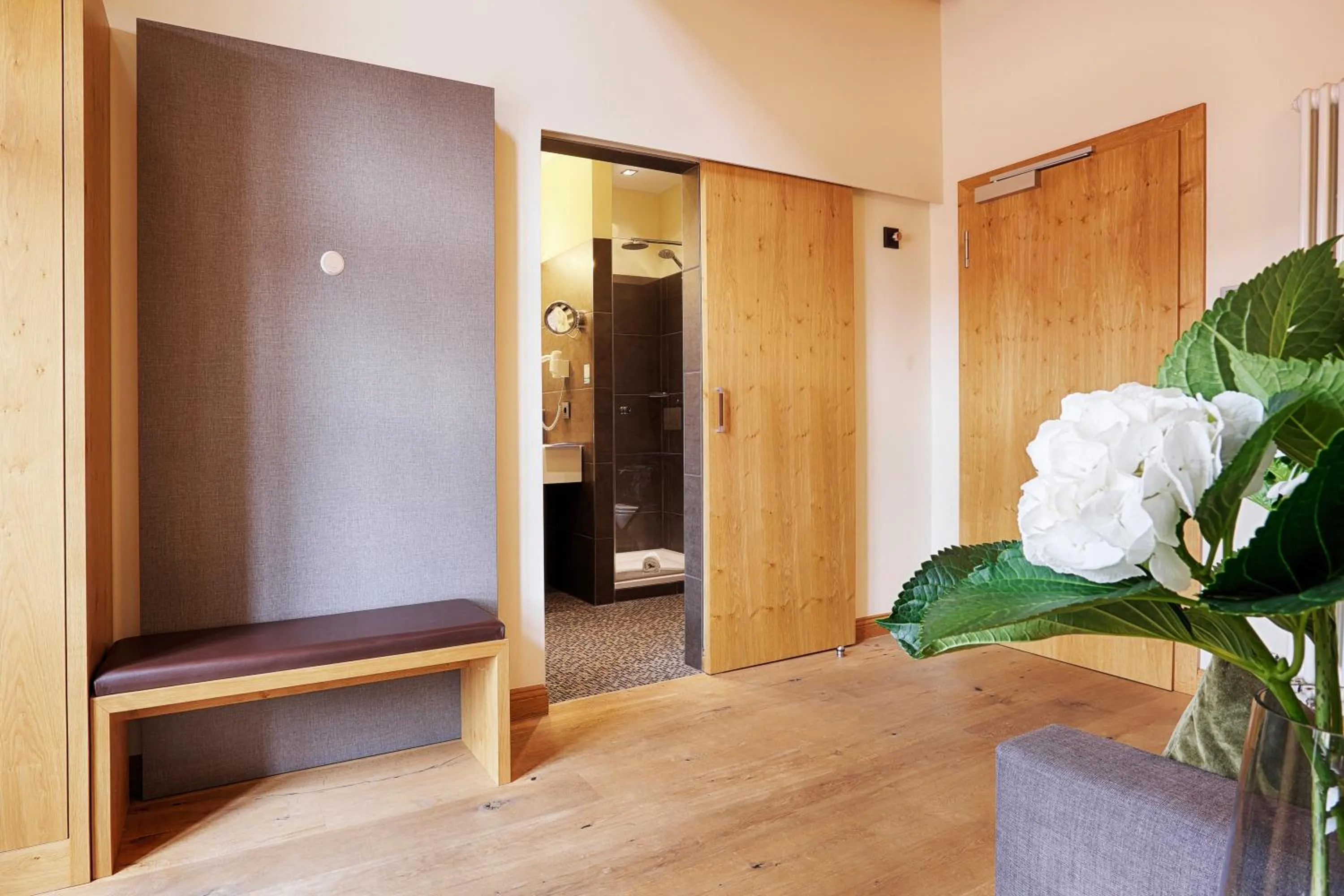 Photo of the whole room in homie hotel Wiener Botschaft