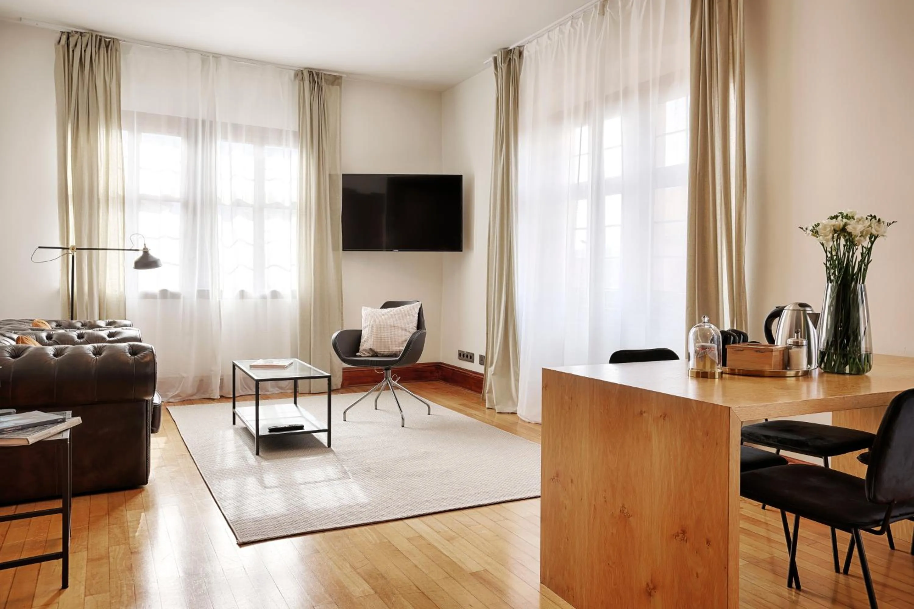 Photo of the whole room in homie hotel Wiener Botschaft