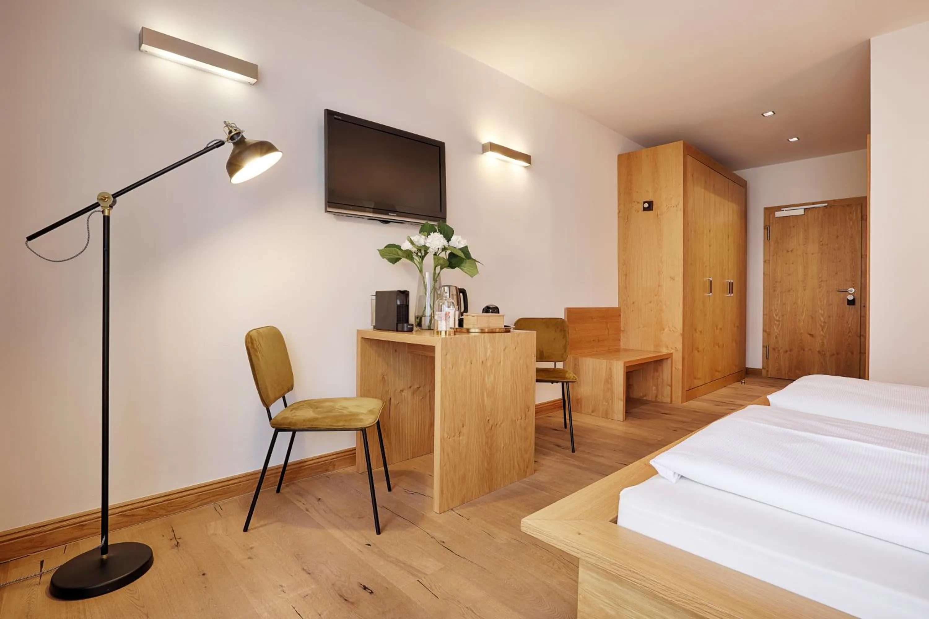 Photo of the whole room, Bed in homie hotel Wiener Botschaft