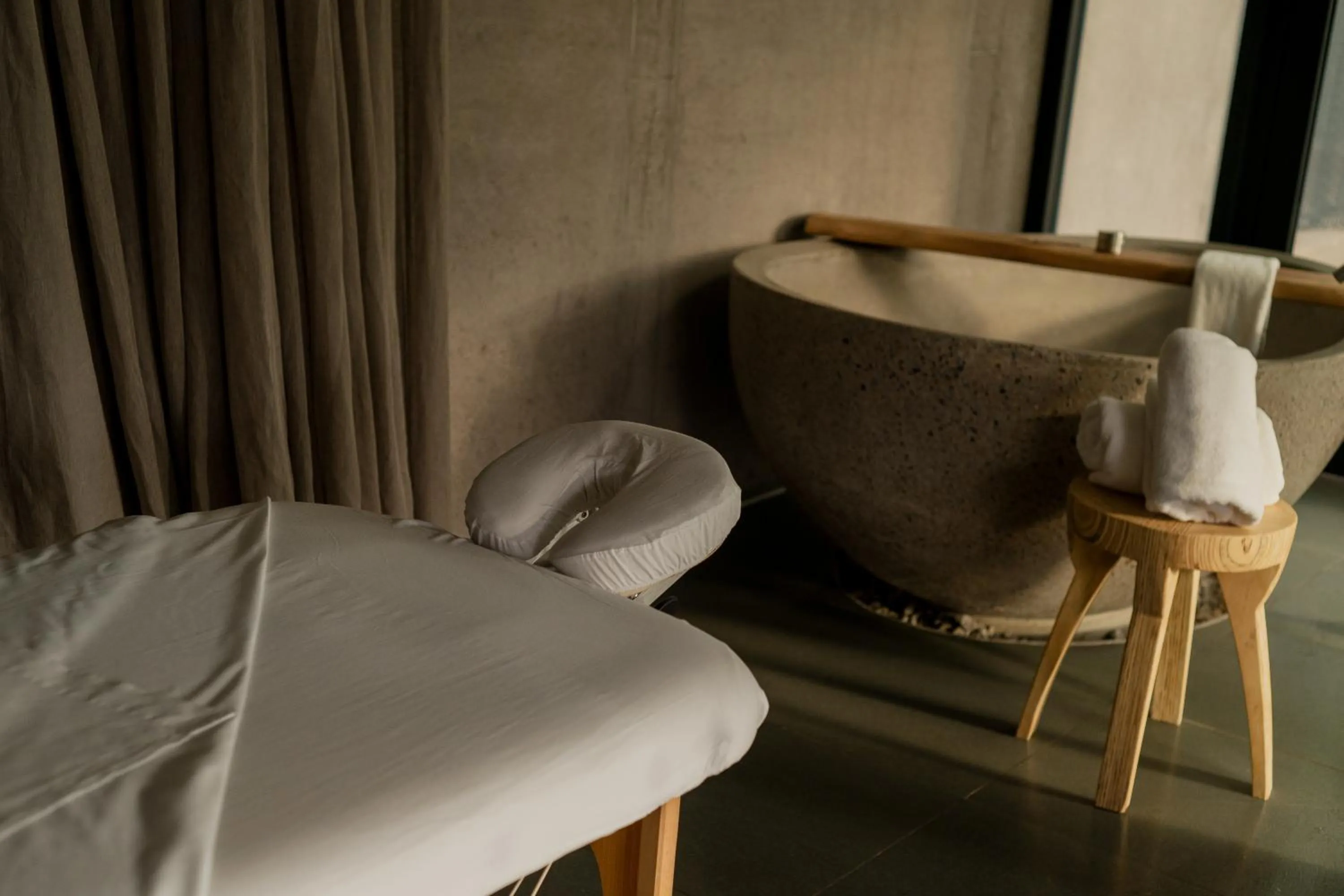 Massage, Bed in Susana Balbo Winemaker's House - Relais & Chateaux