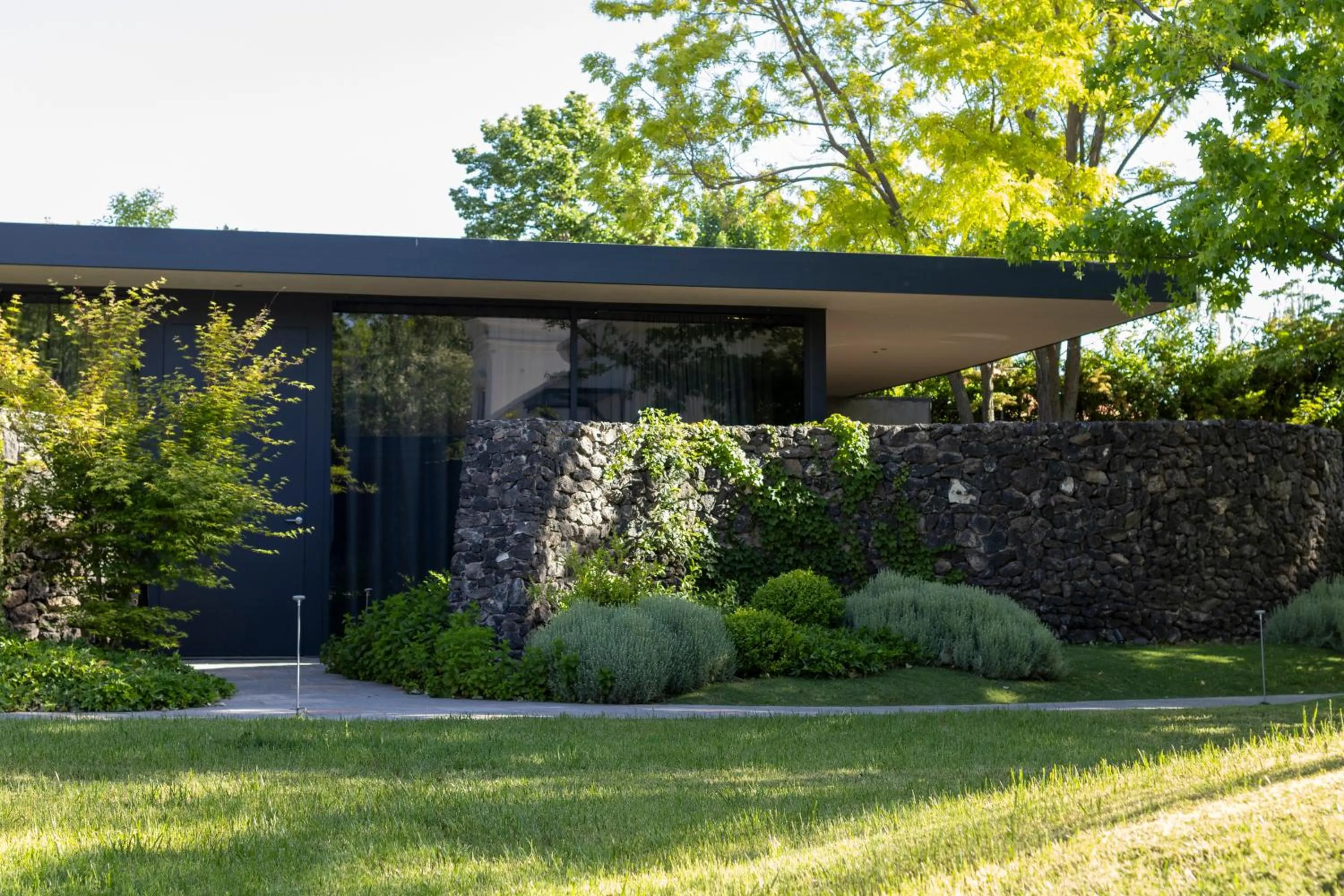 Garden in Susana Balbo Winemaker's House - Relais & Chateaux