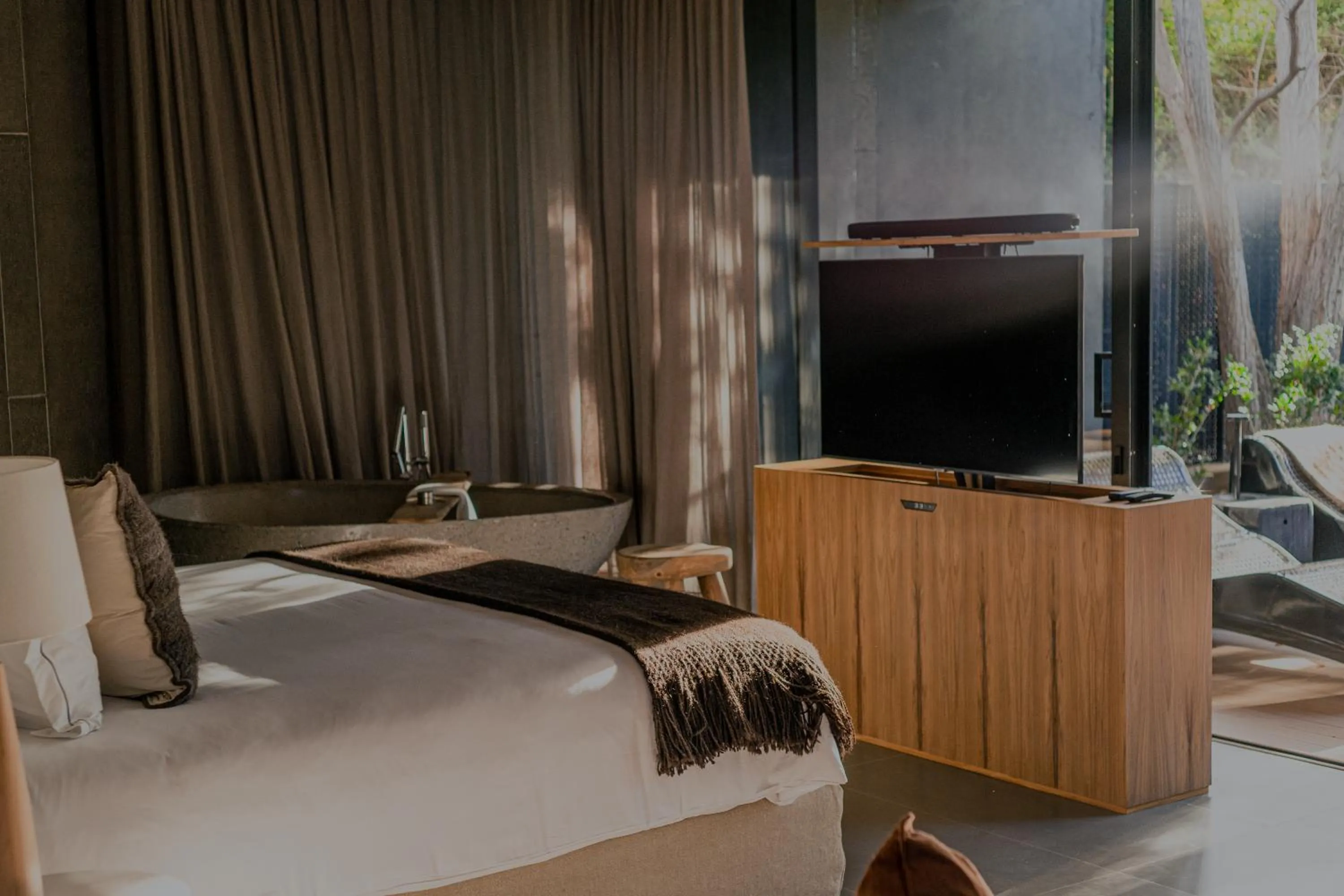 Bed in Susana Balbo Winemaker's House - Relais & Chateaux