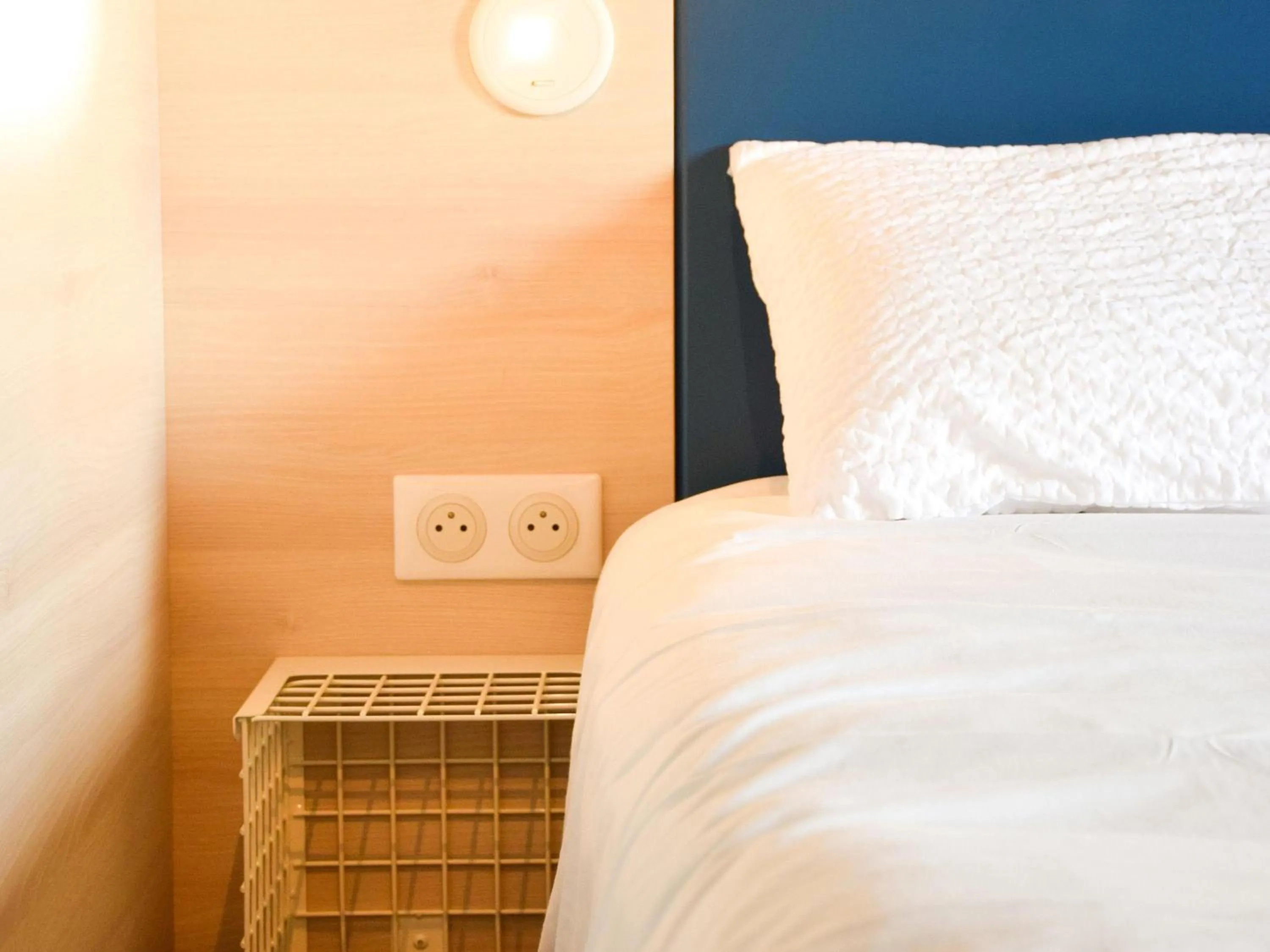 Bedroom, Bed in ibis Budget Millau Viaduc