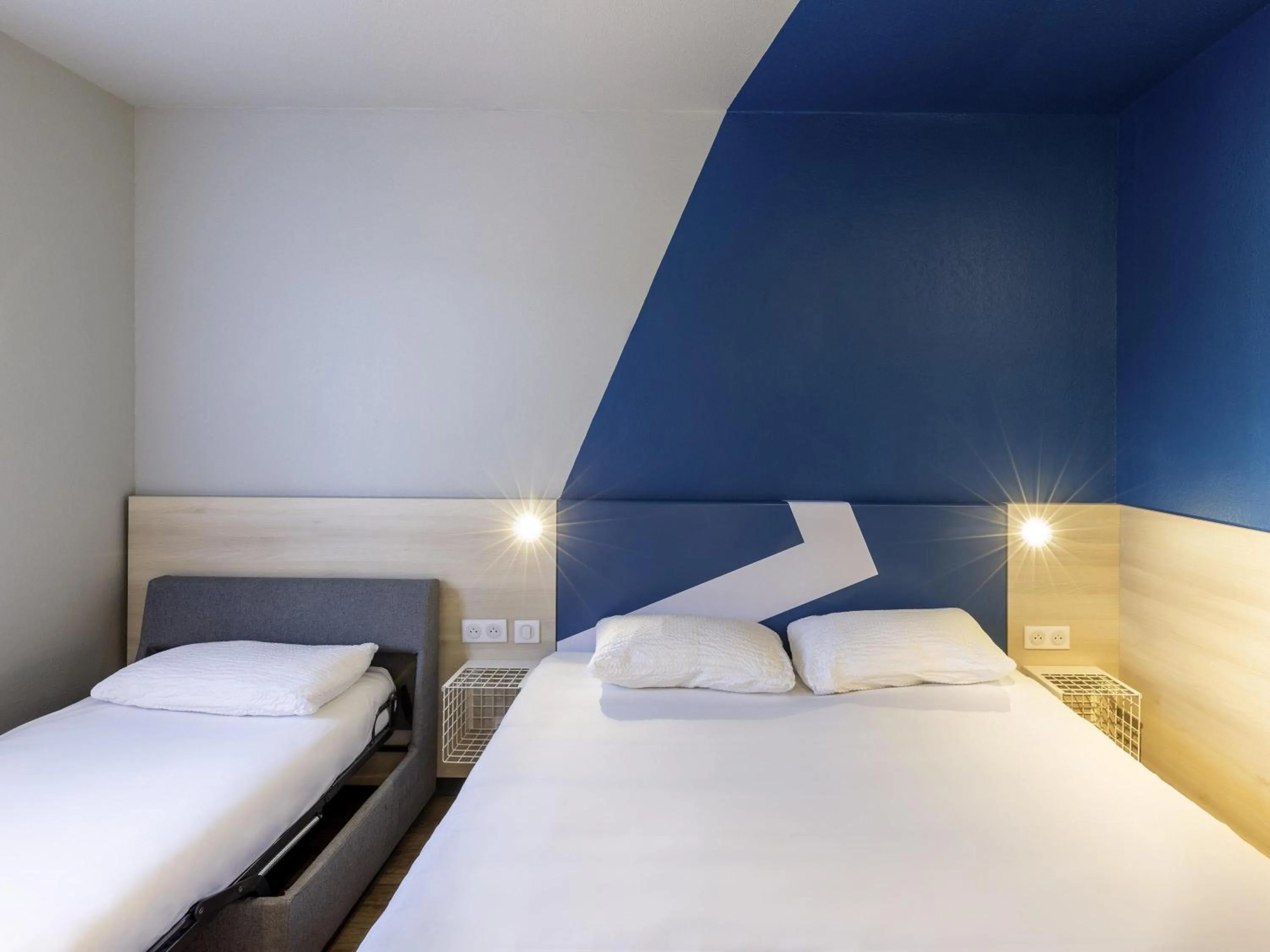 Bedroom, Bed in ibis Budget Millau Viaduc