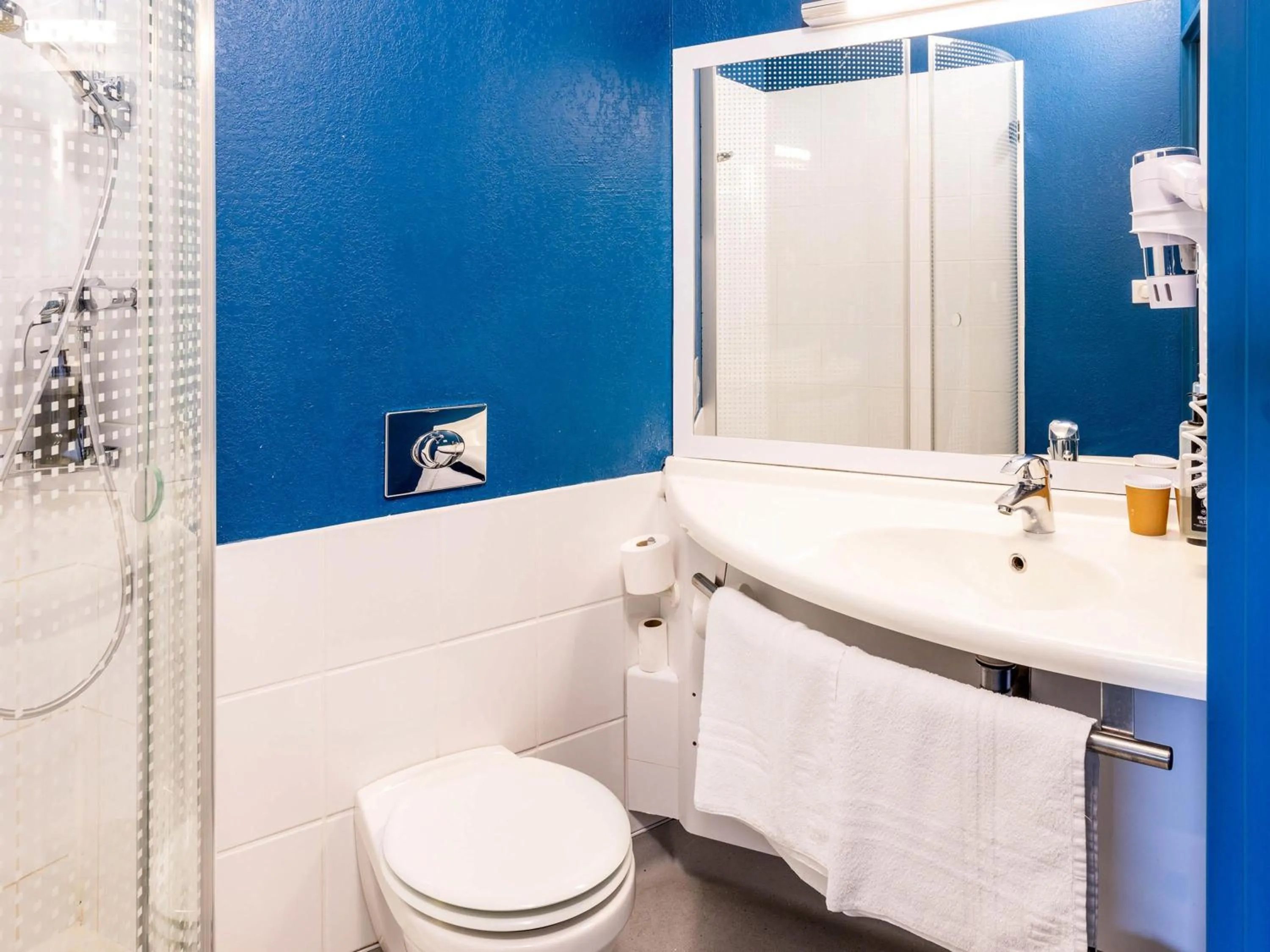 Bedroom in ibis Budget Millau Viaduc