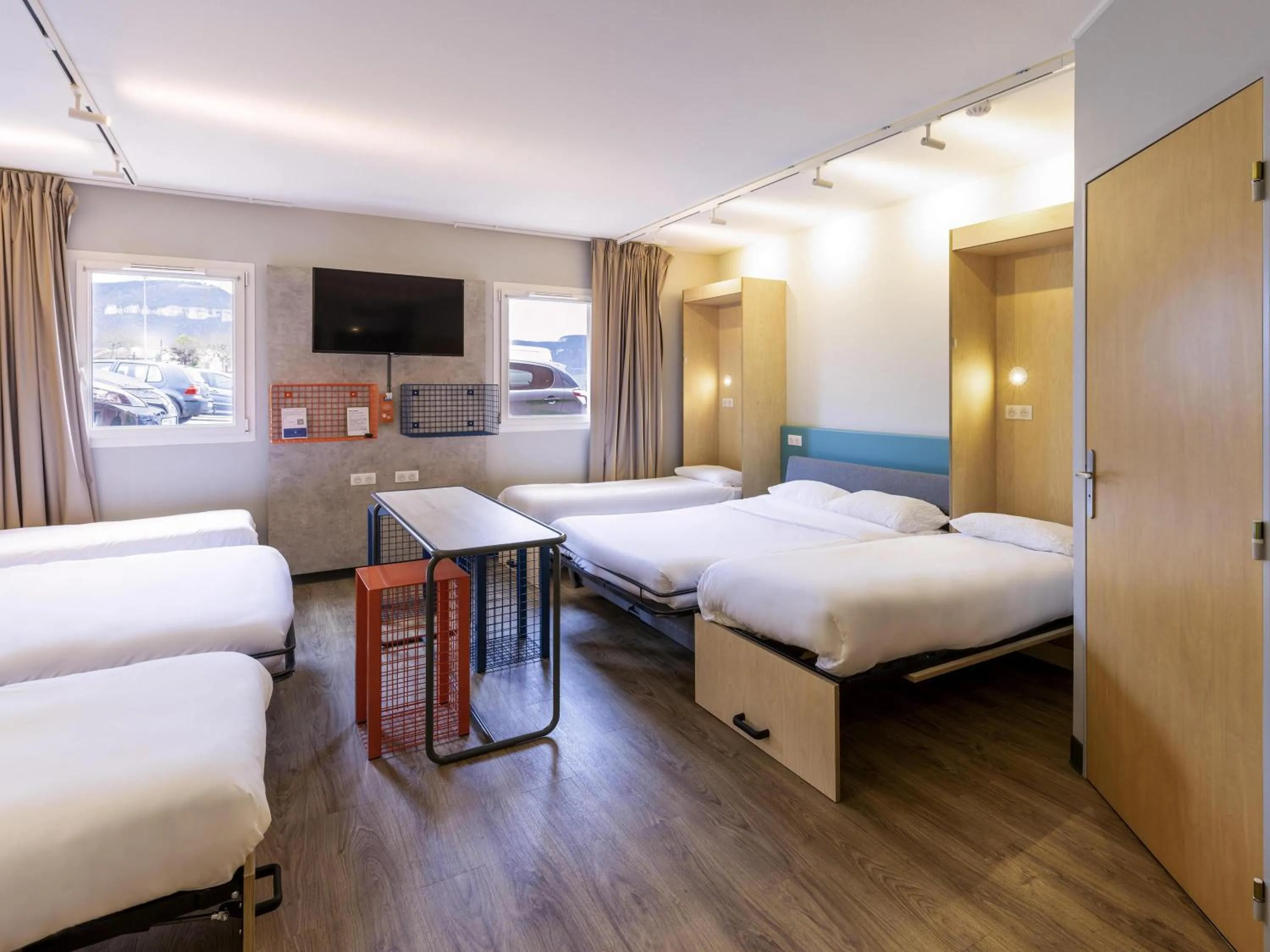 Bedroom, Bed in ibis Budget Millau Viaduc