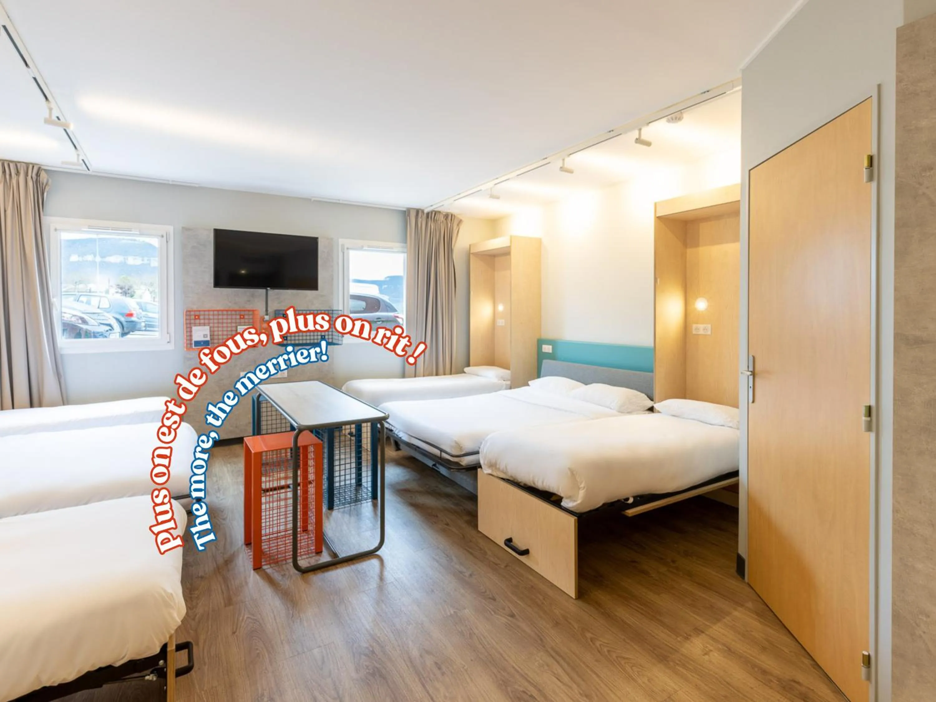 Bedroom, Bed in ibis Budget Millau Viaduc